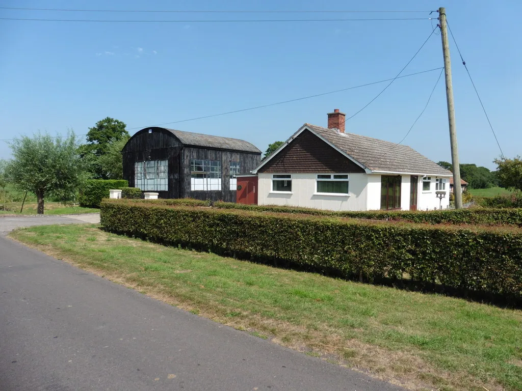 Photo showing: Bungalow and barn on Edington Road