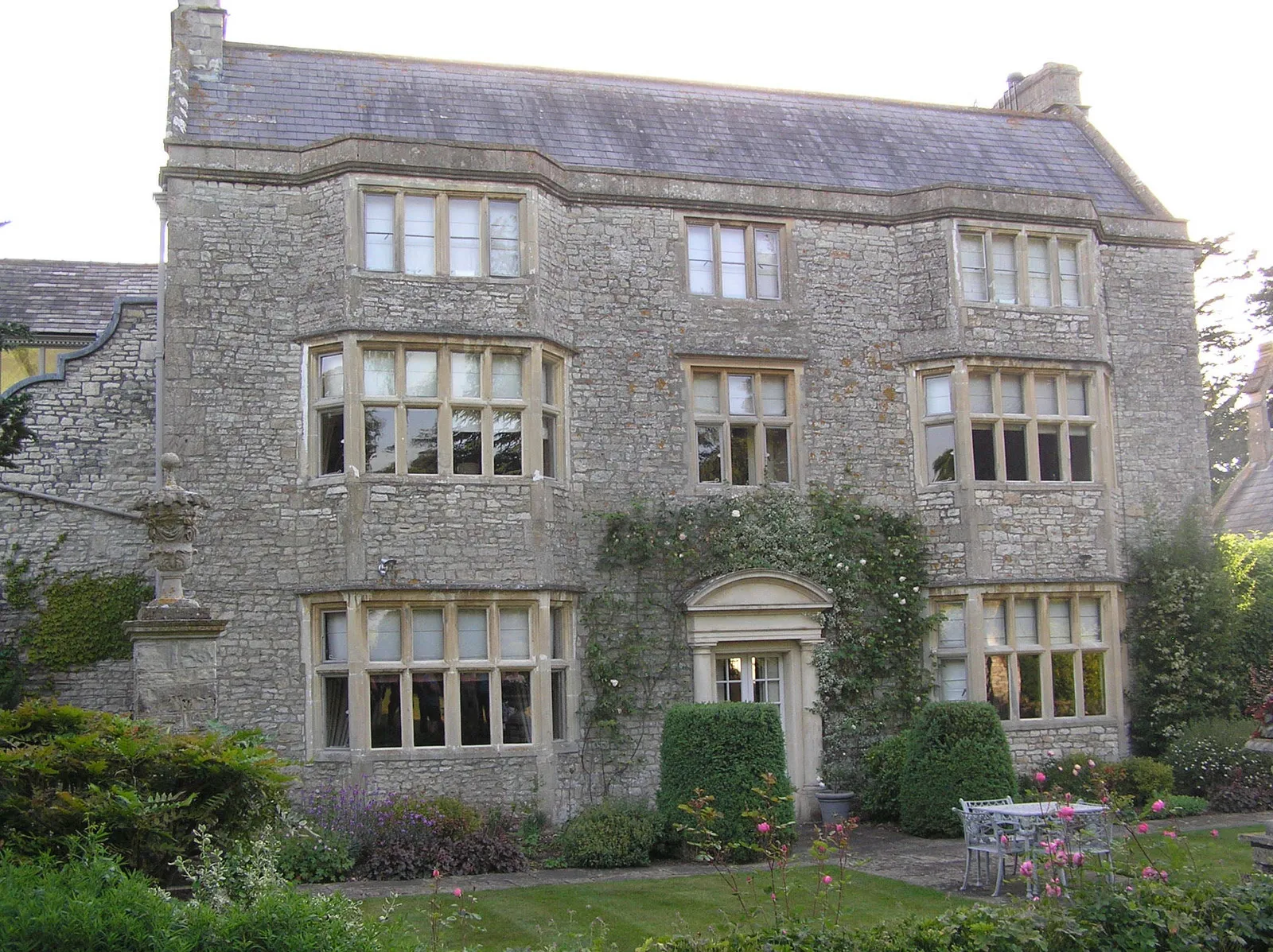 Photo showing: Burnett Manor House