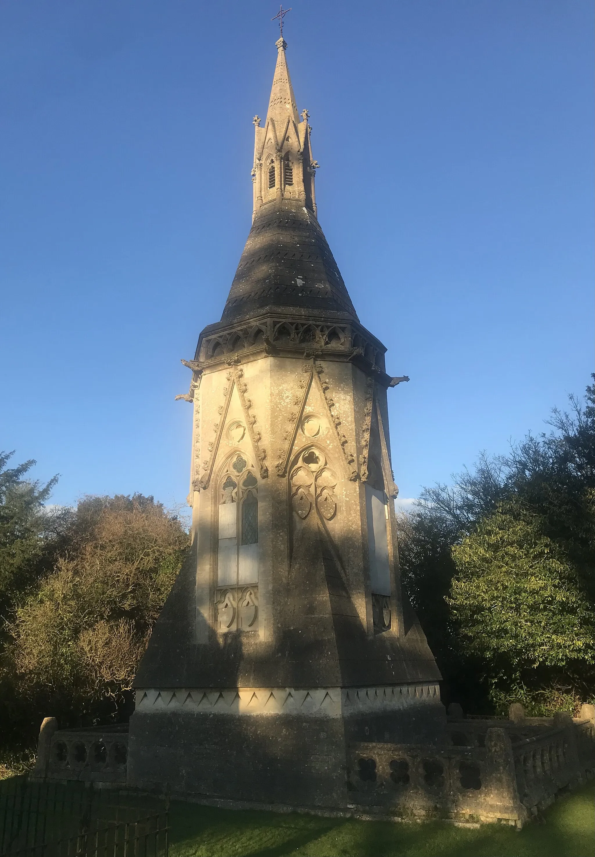 Photo showing: Phipps Mausoleum, Grade II* listed building in Westbury Cemetery, Wiltshire