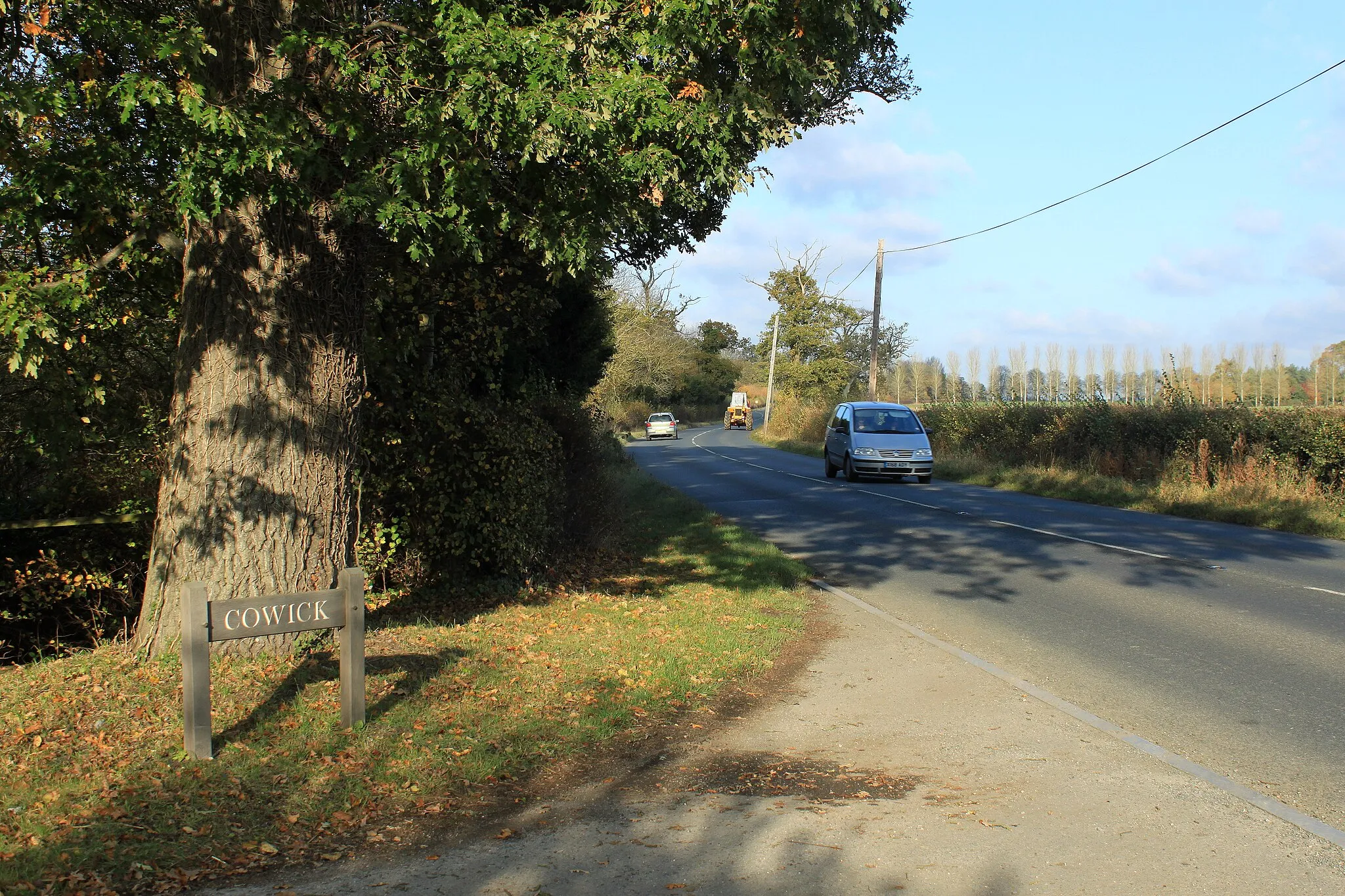 Photo showing: 2011 : A3102 at an entrance to Cowick Farm