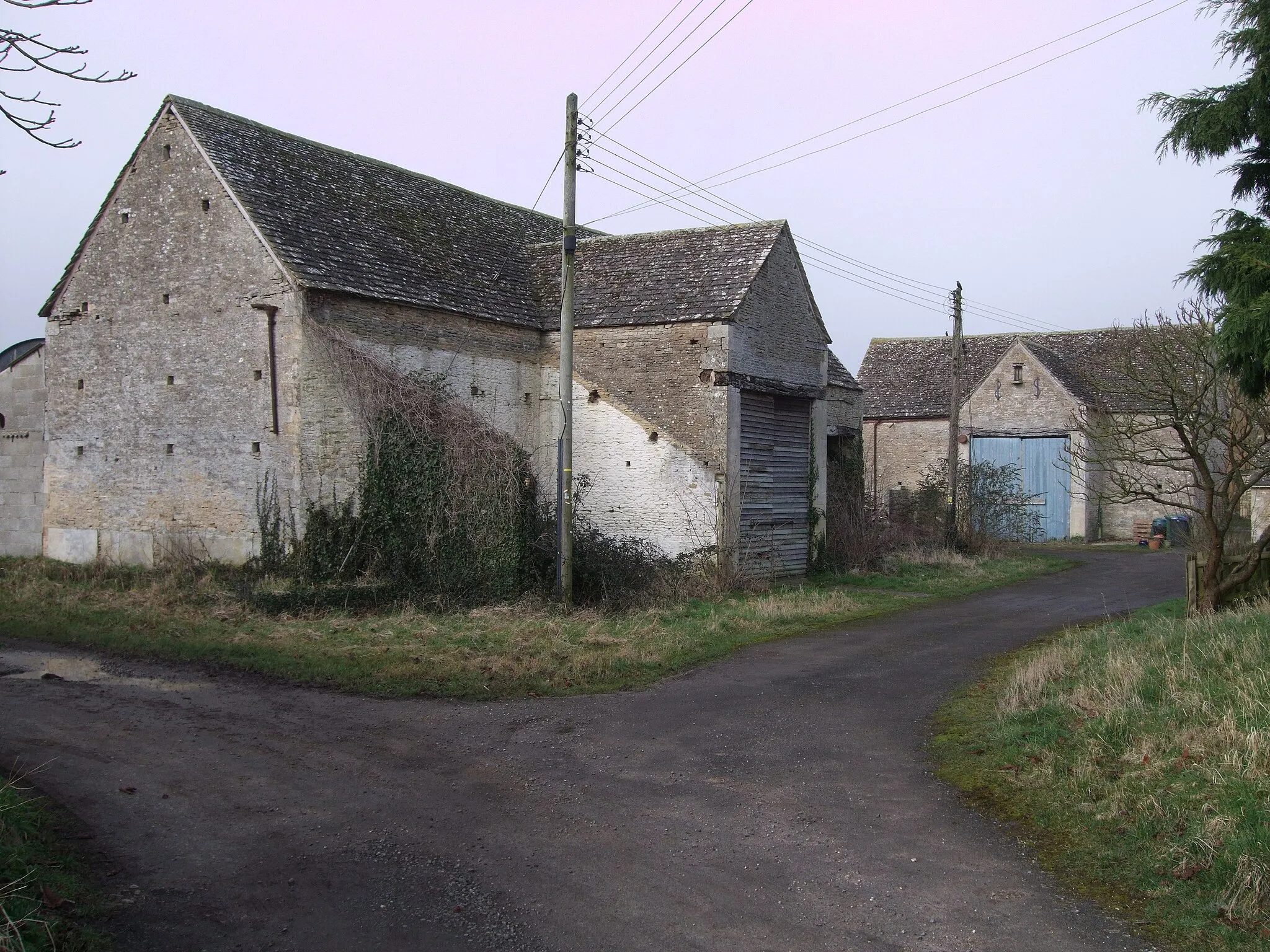 Photo showing: Barns south-west of Manor House, Marston Meysey