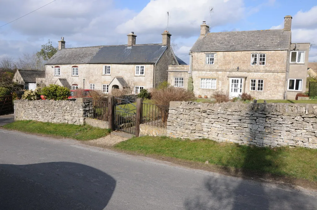 Photo showing: Cottages in Eastcombe