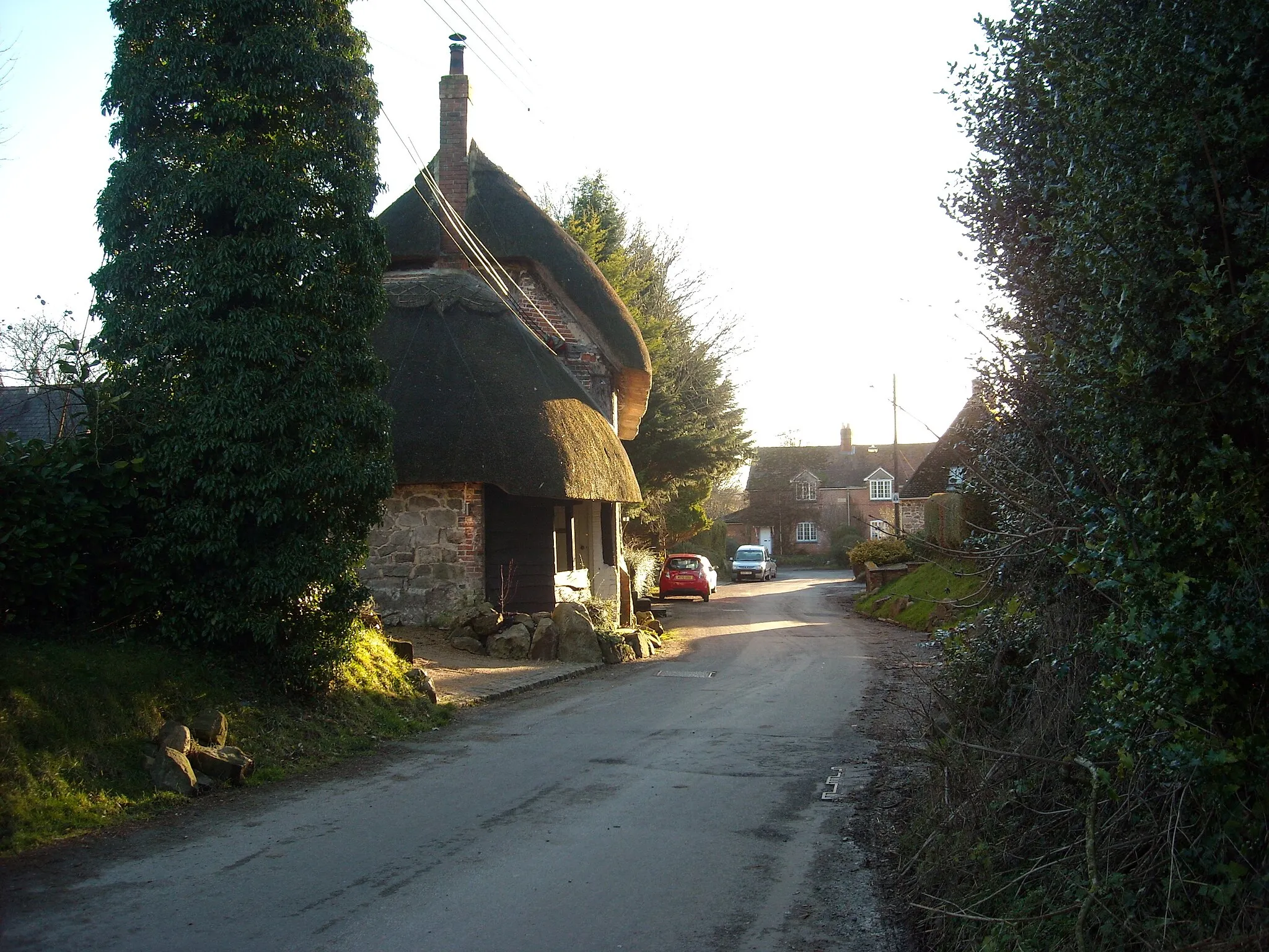 Photo showing: Thatched cottage, Ogbourne St. Andrew