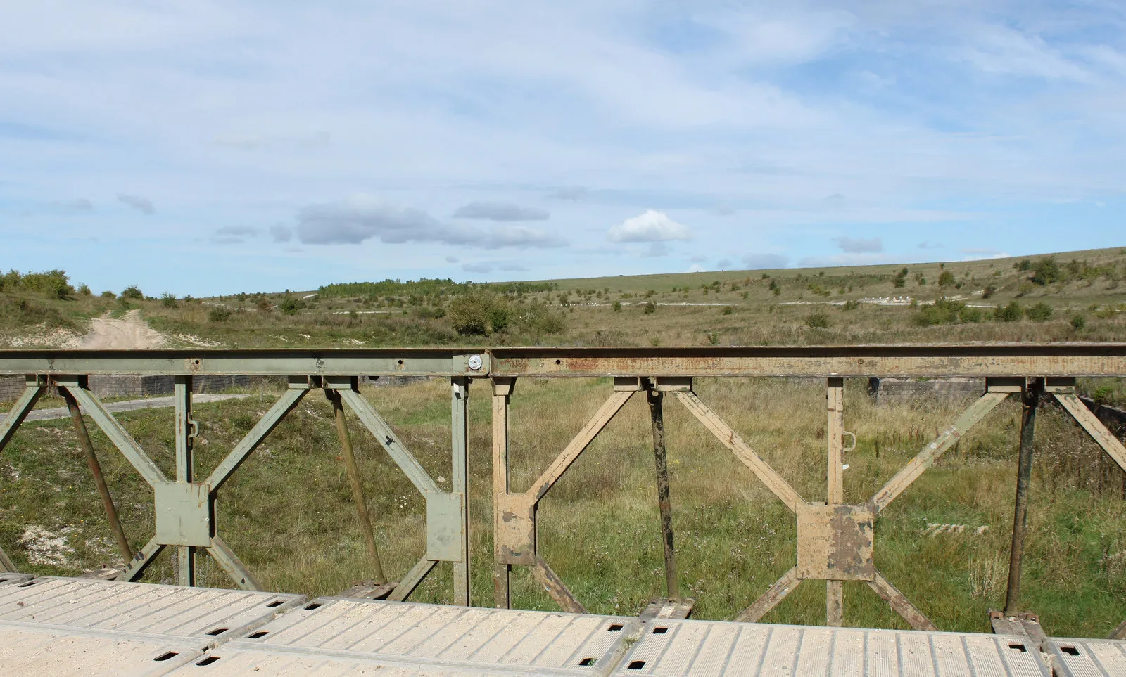 Photo showing: 2010 : Bailey bridge, close view of parapet