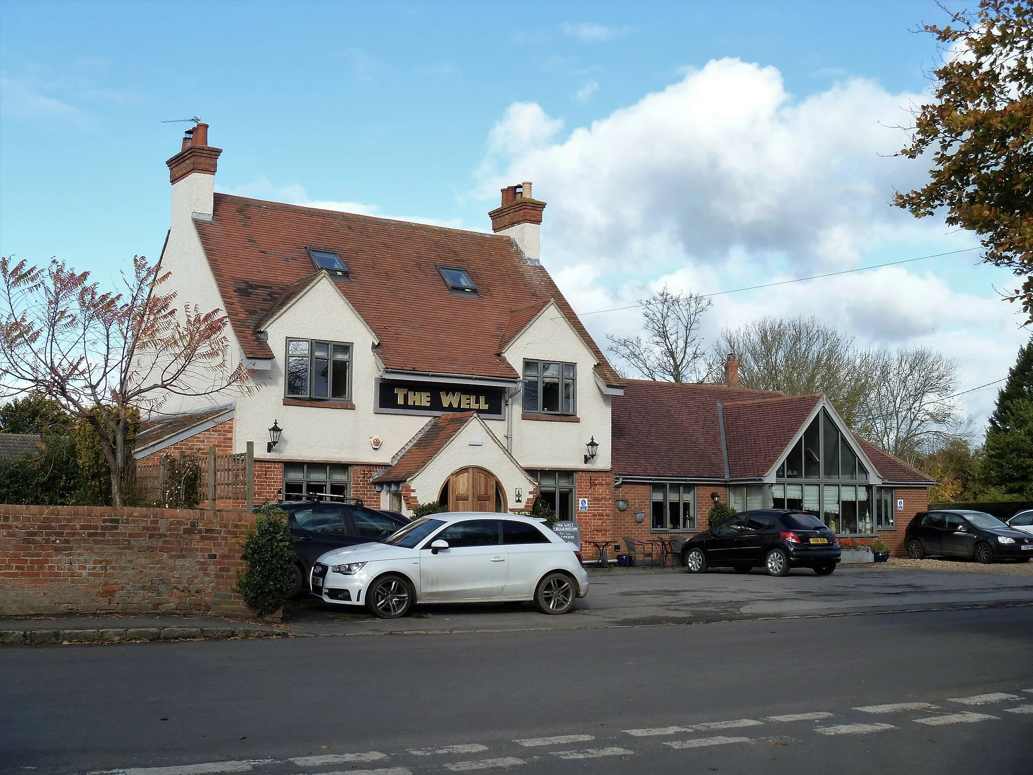 Photo showing: Bulkington buildings [1]