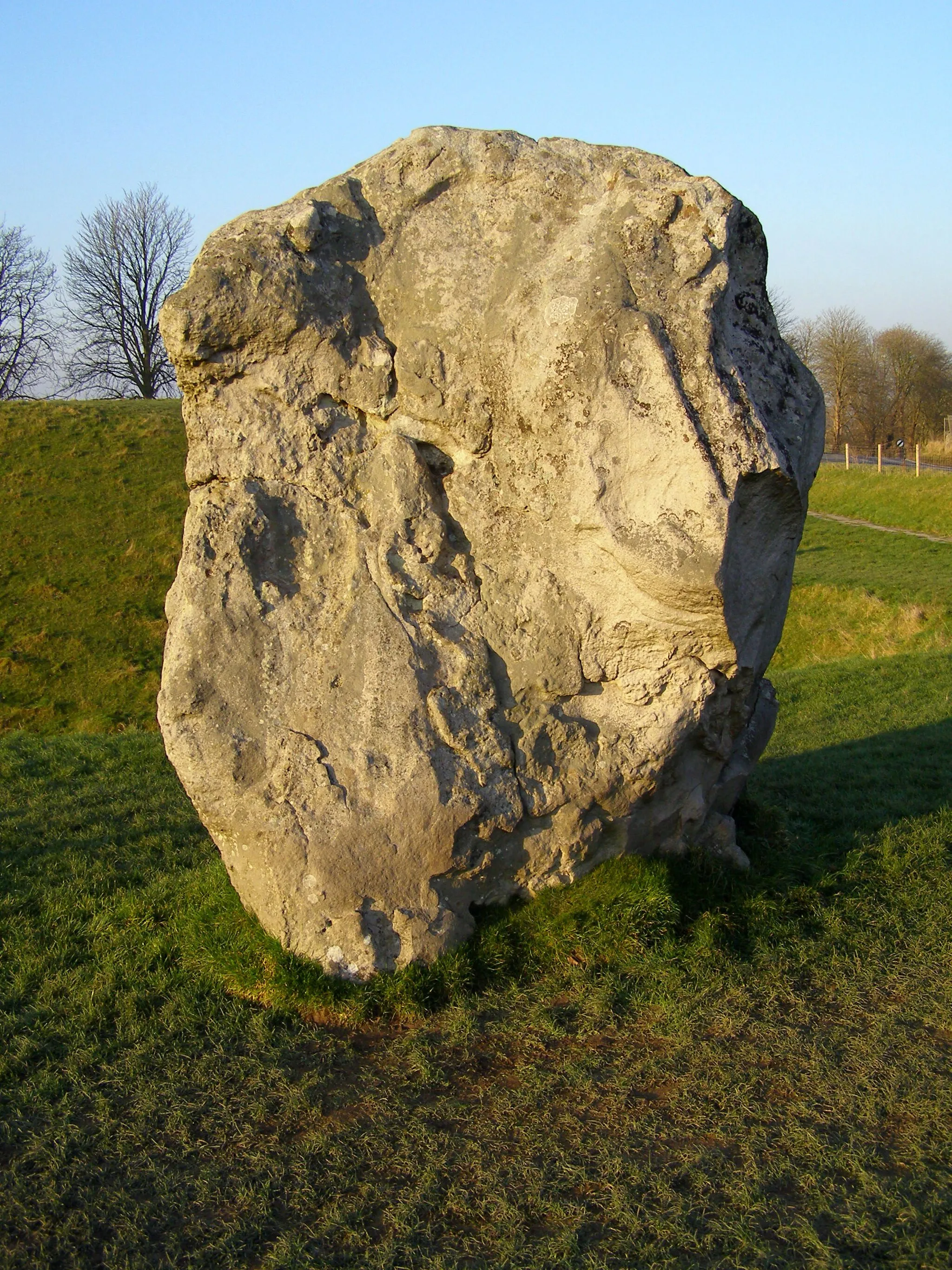 Photo showing: Stone 44, in Avebury henge's Great Circle (north-west quadrant). Wiltshire, U.K.