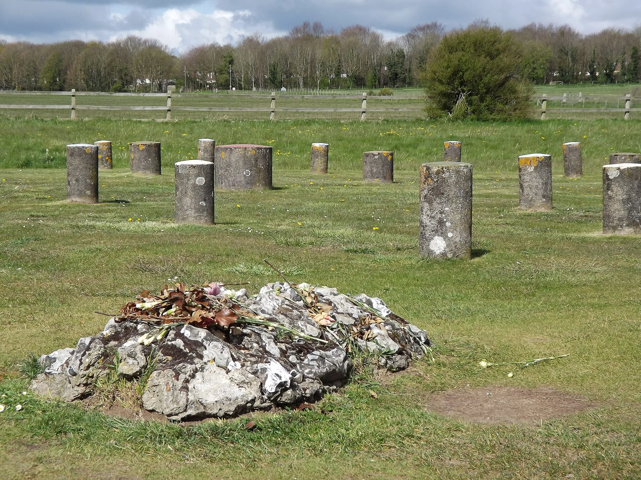 Photo showing: Burial Cairn, Woodhenge