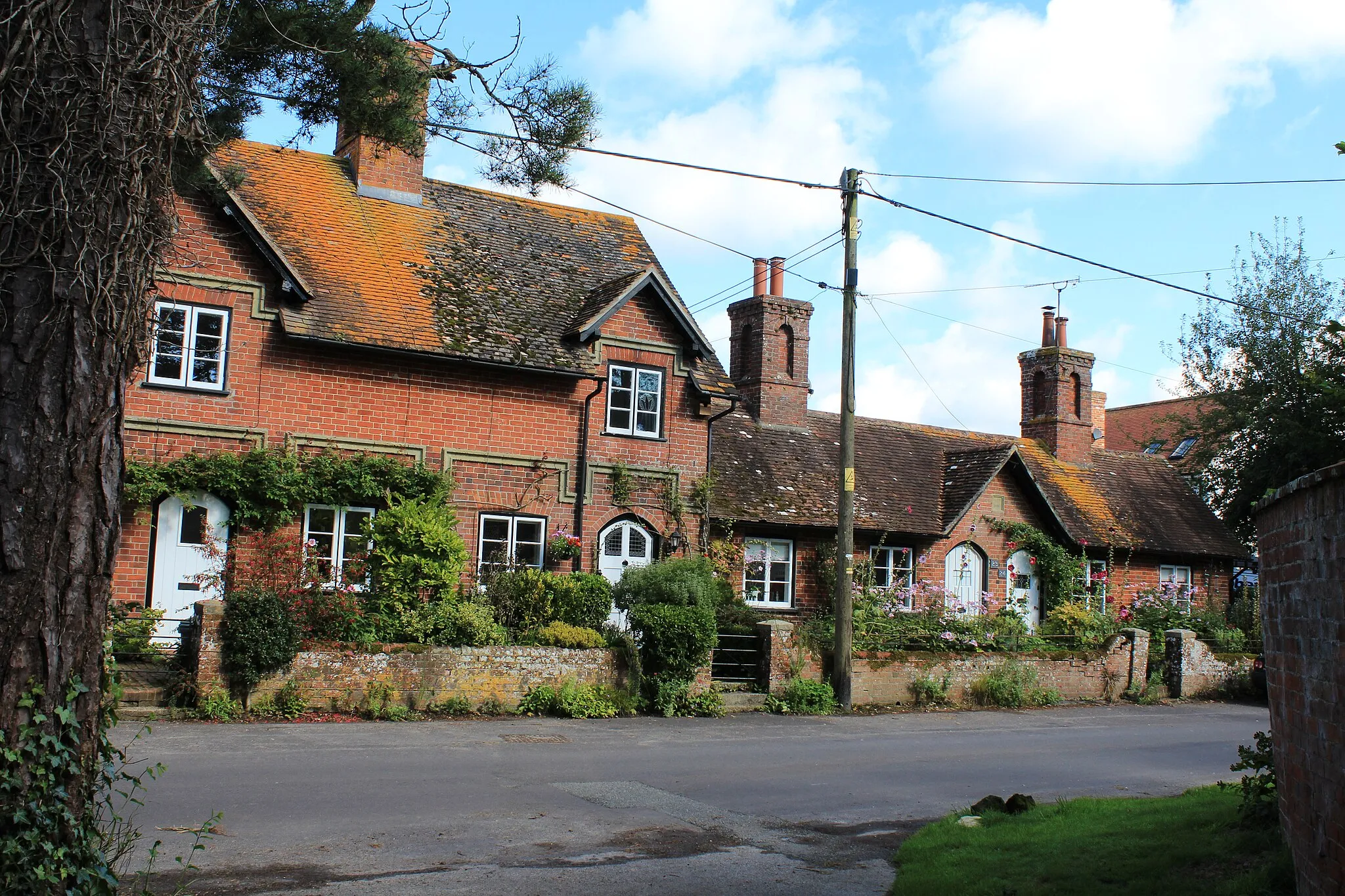 Photo showing: The village of Sutton Waldron in Dorset, England, on 1 September 2015