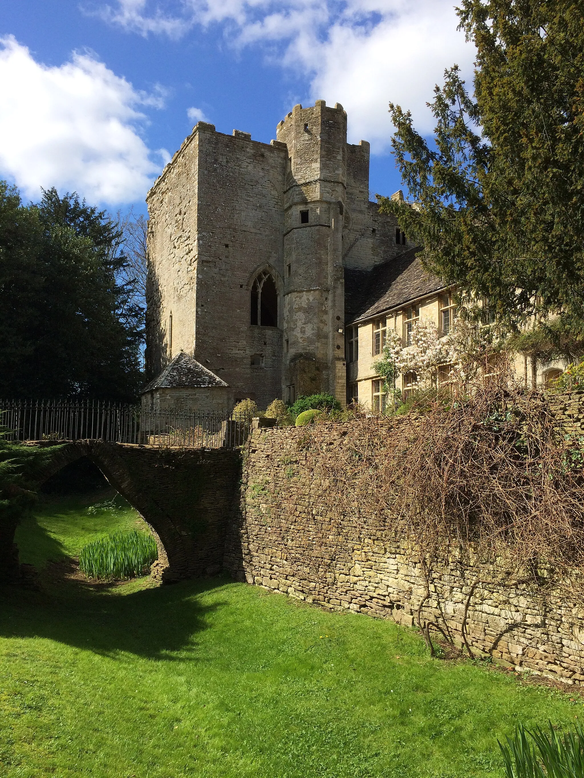 Photo showing: Beverston Castle