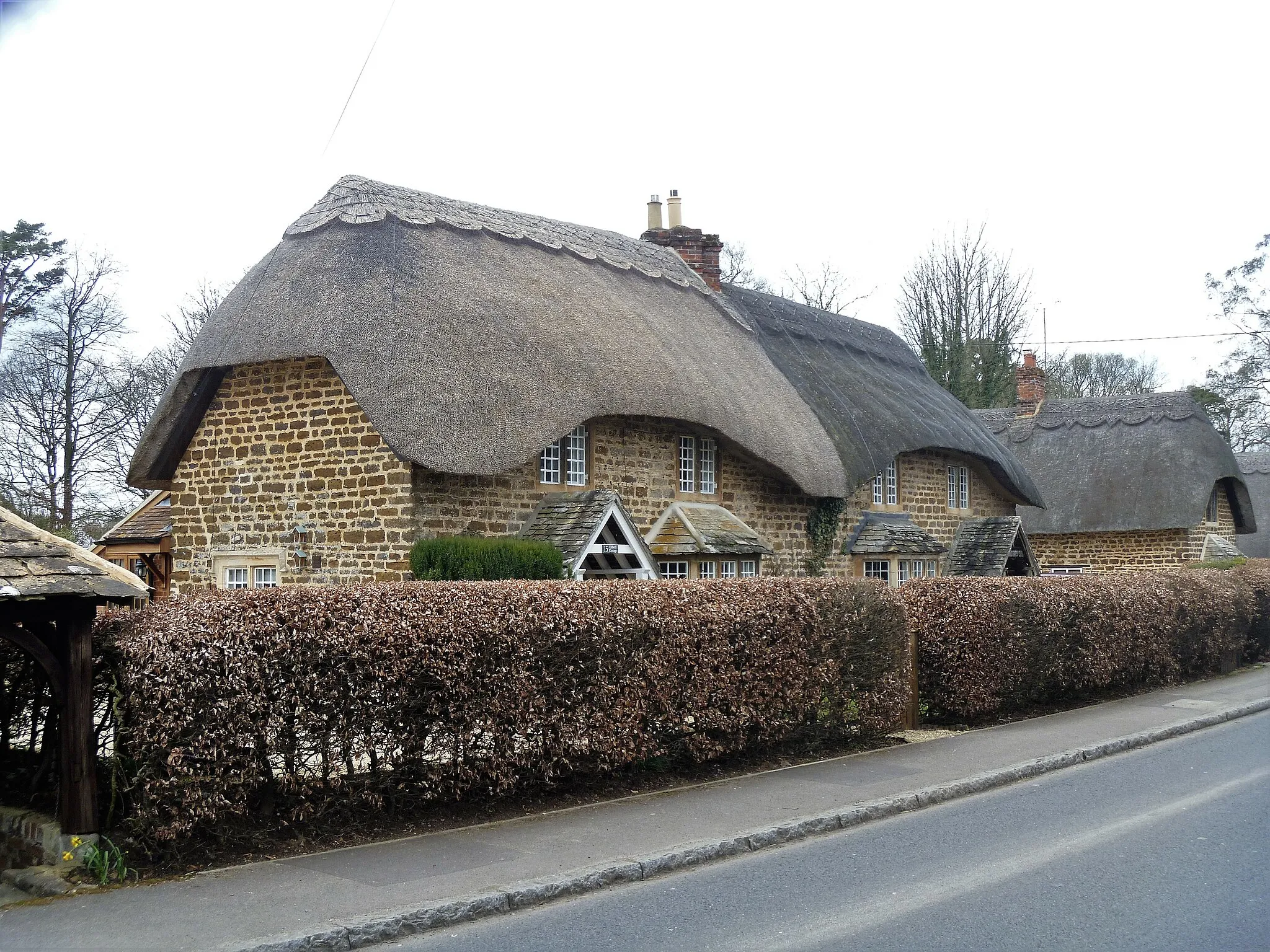 Photo showing: Sandy Lane thatch [10]