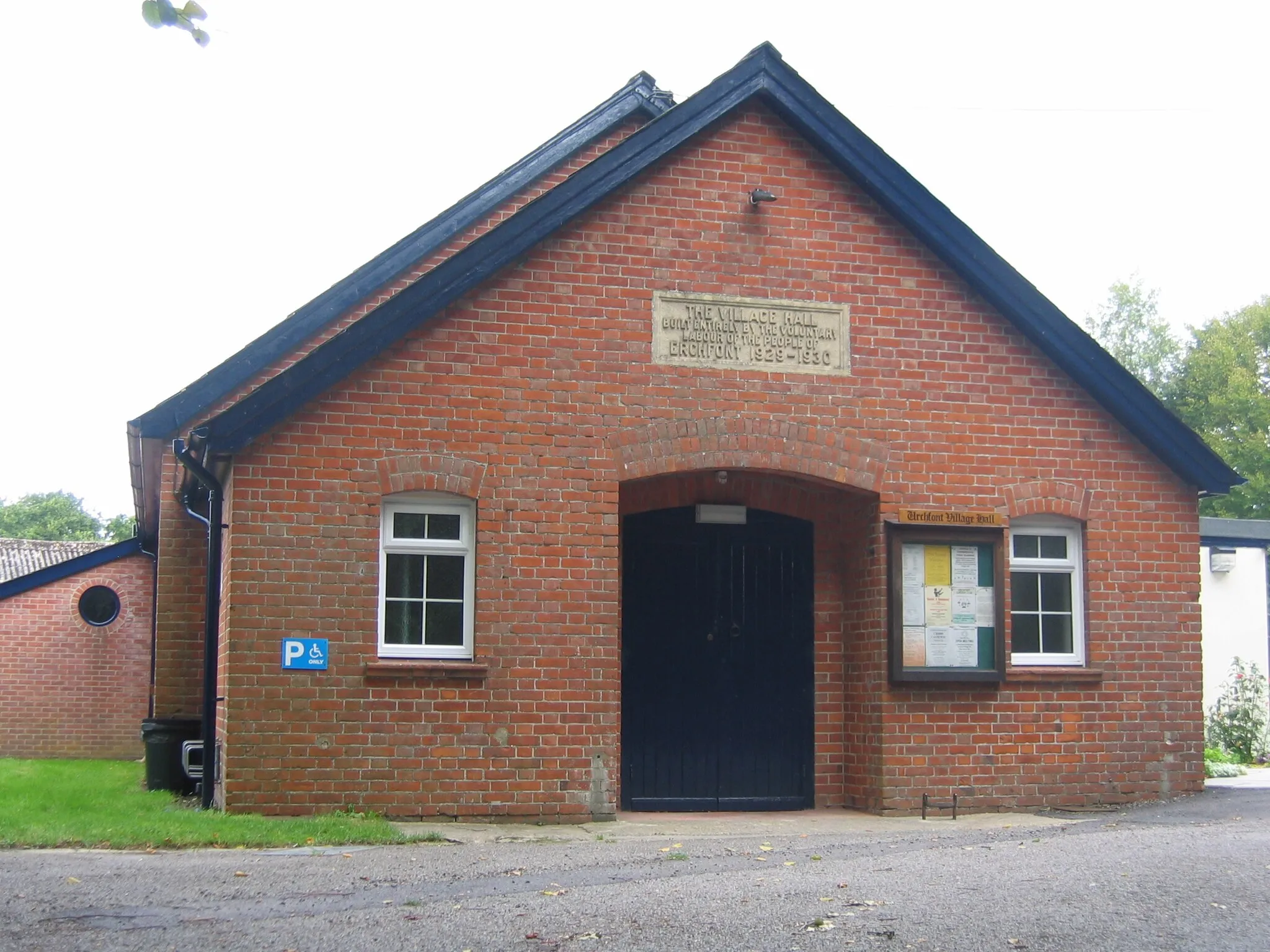 Photo showing: Village hall in Urchfont, Wiltshire