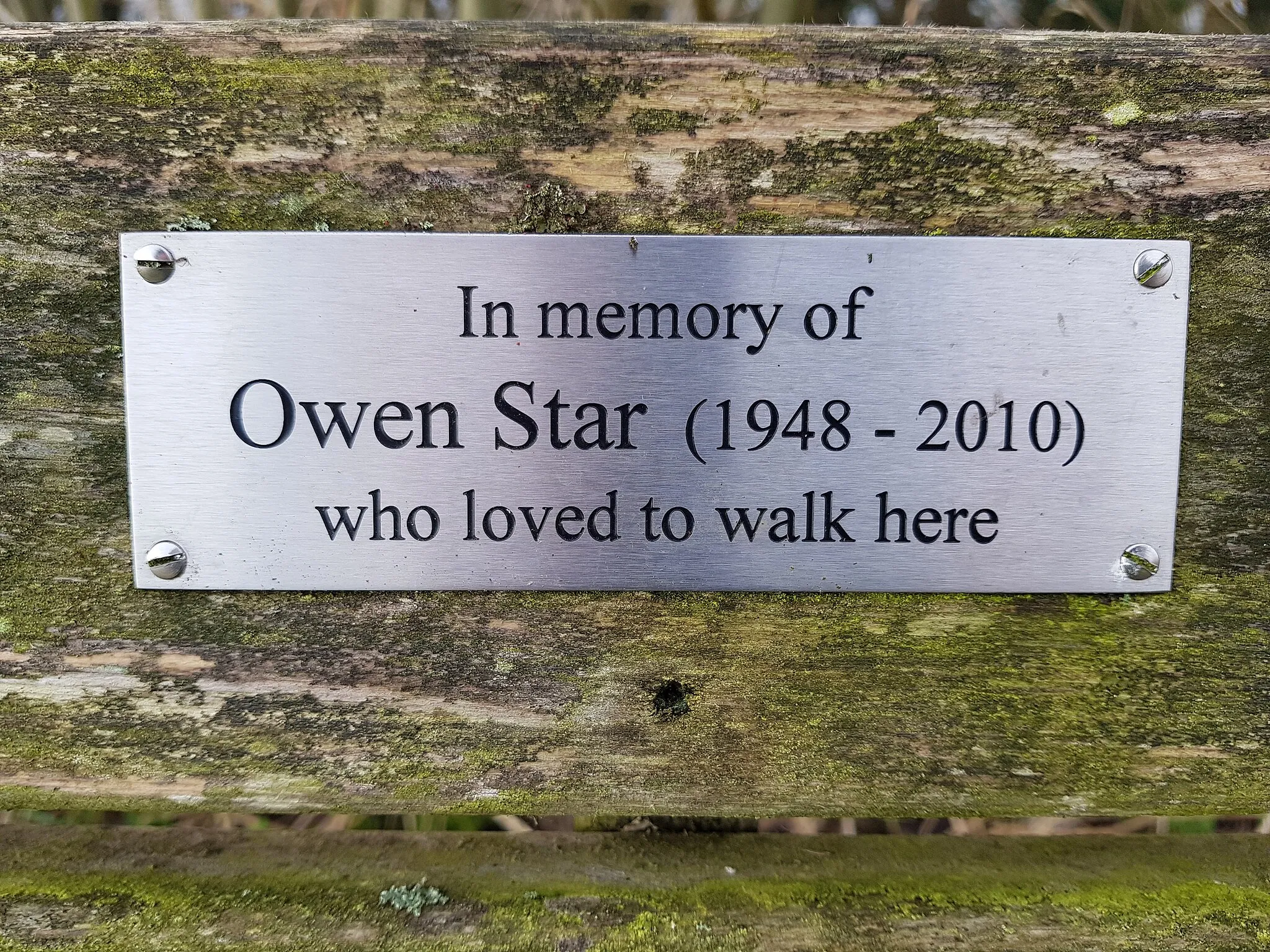 Photo showing: In memory of
Owen Star (1948-2010)
who loved to walk here