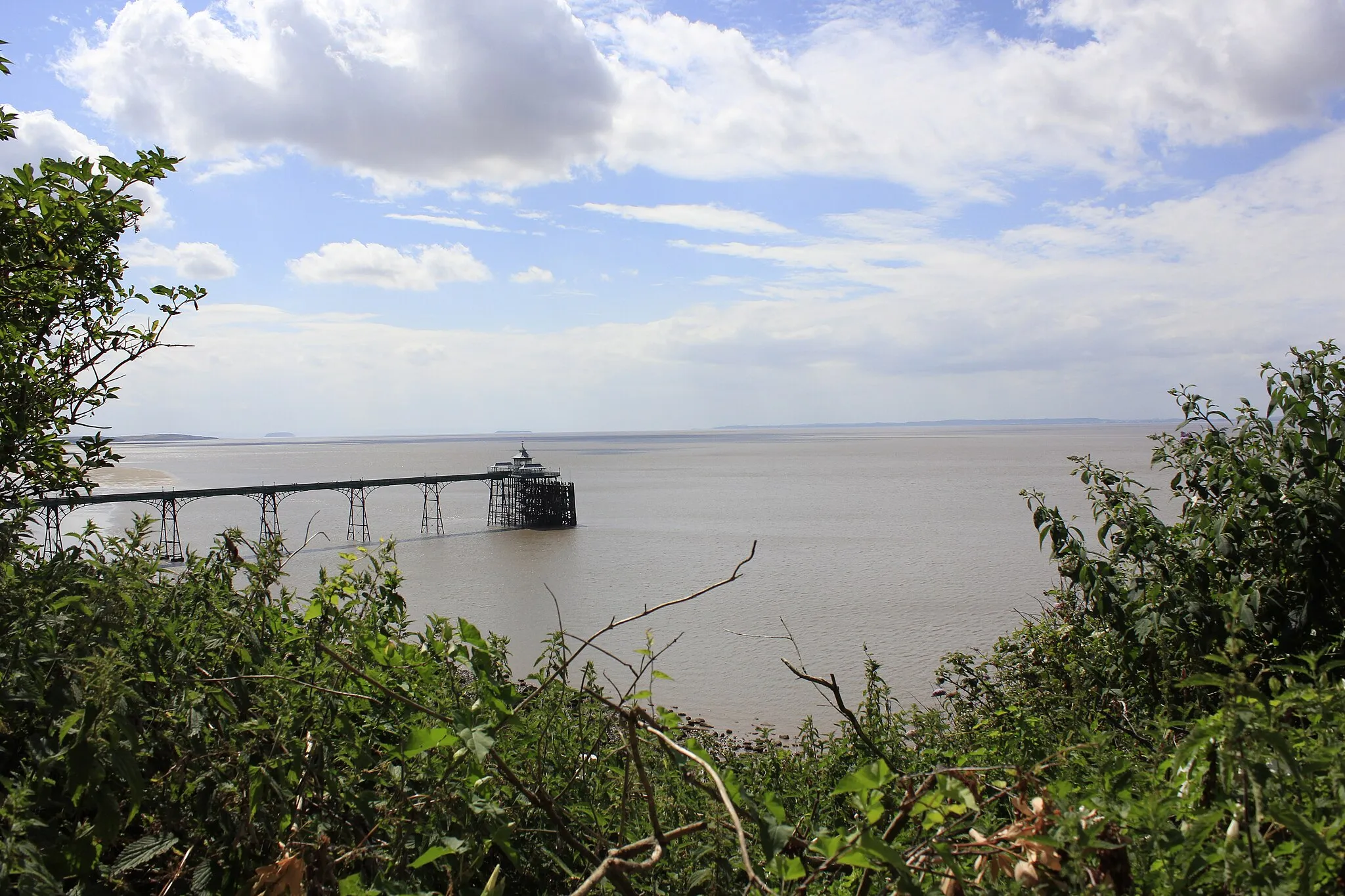 Photo showing: North View of Clevedon Pier from nearby hill, Somerset, England