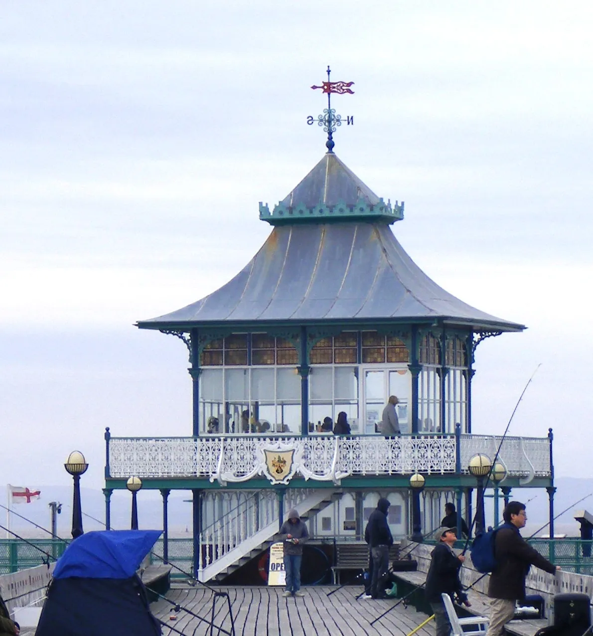 Photo showing: The pavilion at the end of Clevedon Pier