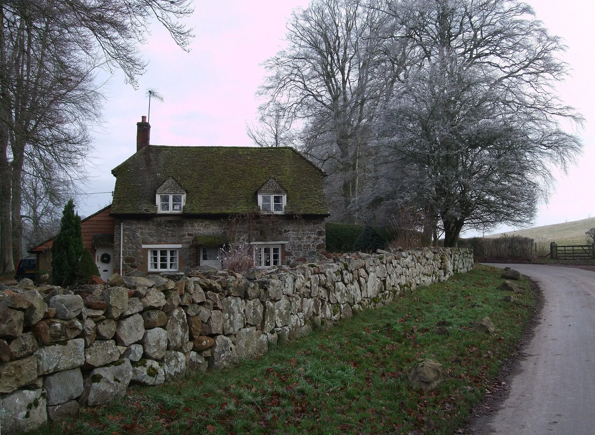 Photo showing: Cottage, Rockley