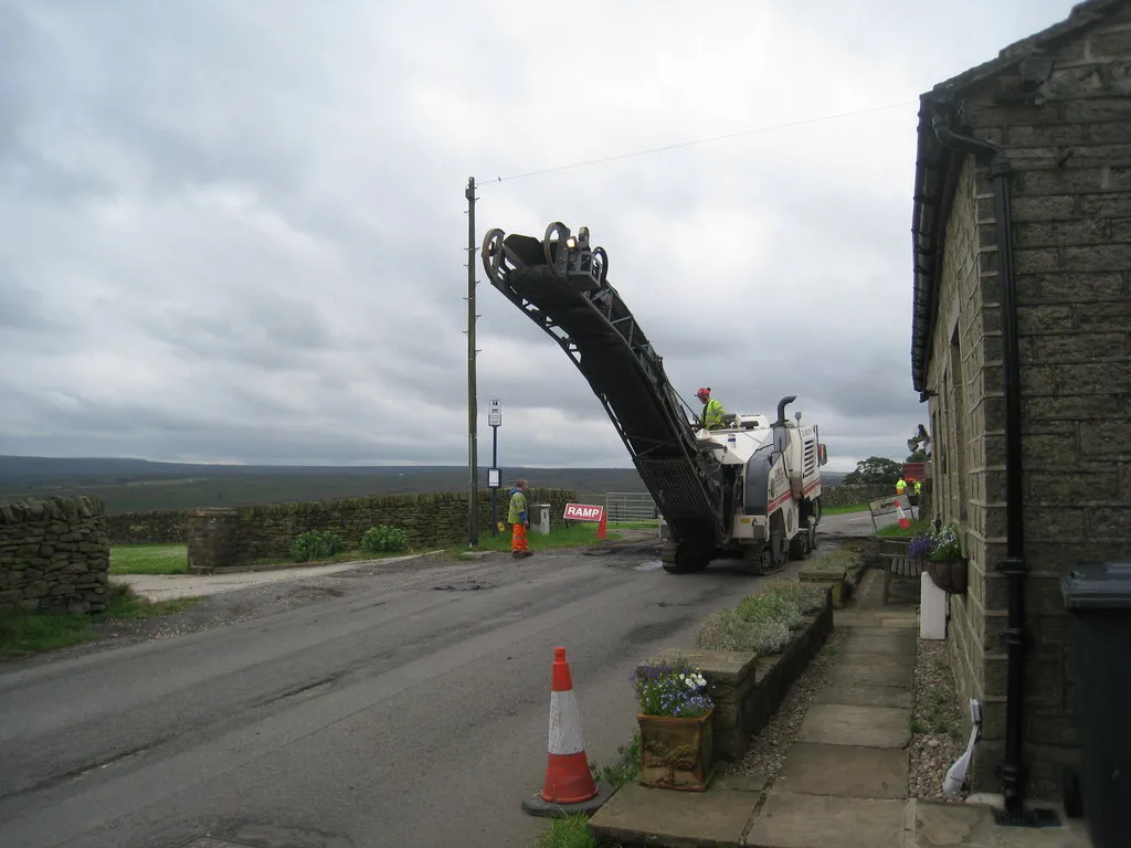 Photo showing: Roadworks, Carlecotes