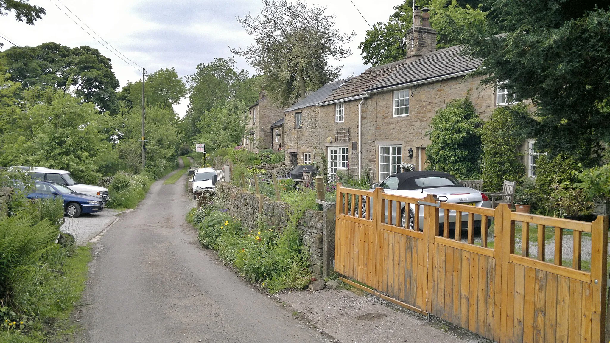 Photo showing: Cottages at Bagshaw