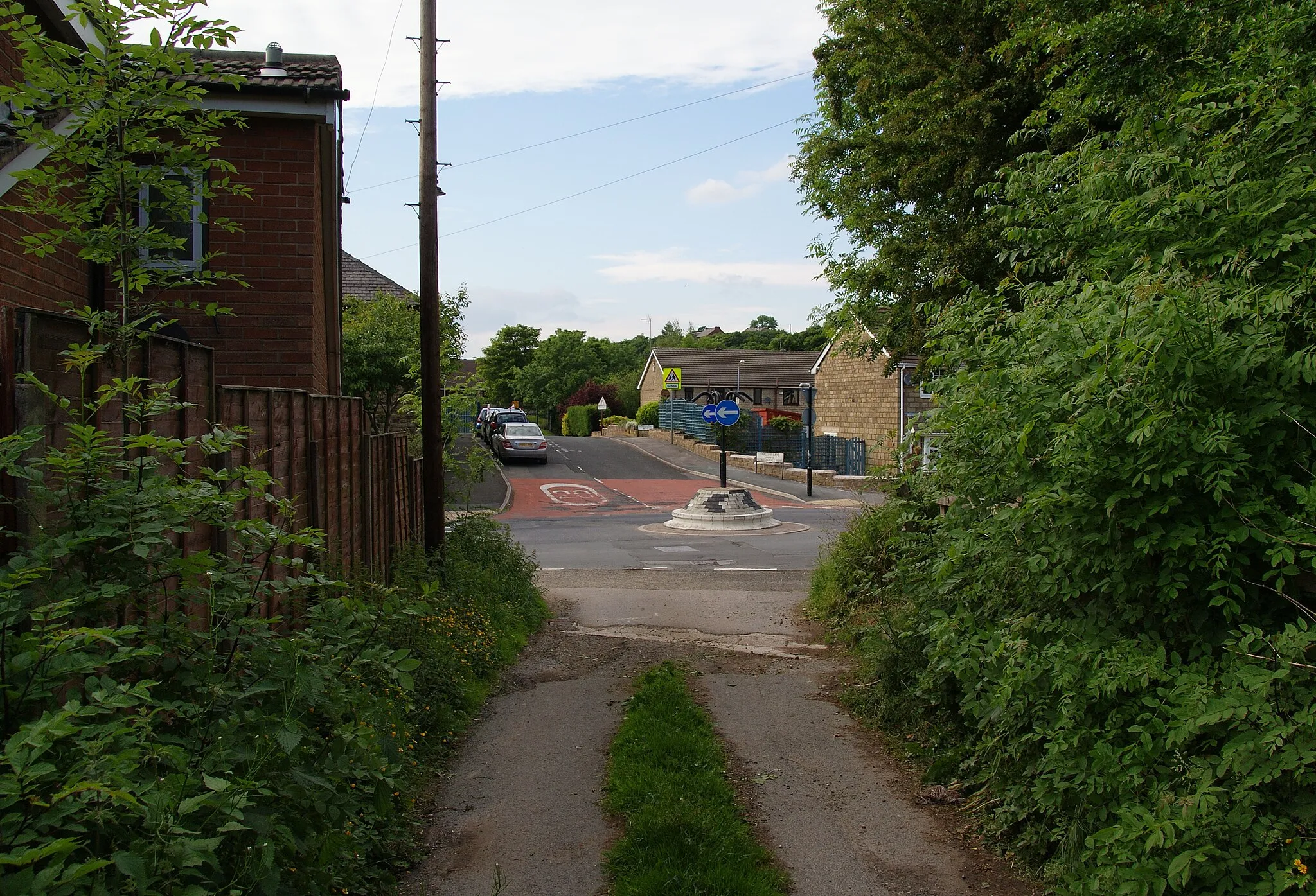 Photo showing: Mini roundabout in Carrbrook