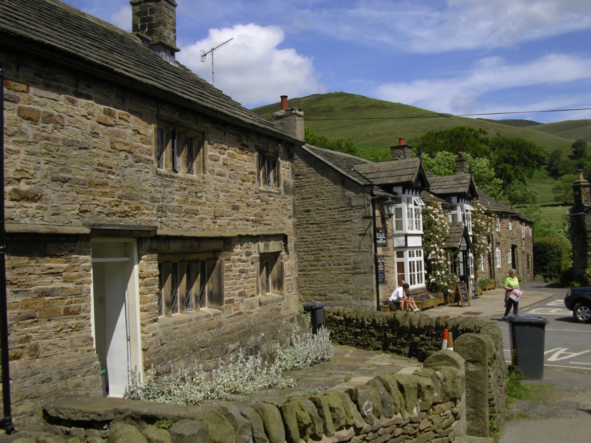 Photo showing: Photo I took at the start of the Pennine Way in July 2005.