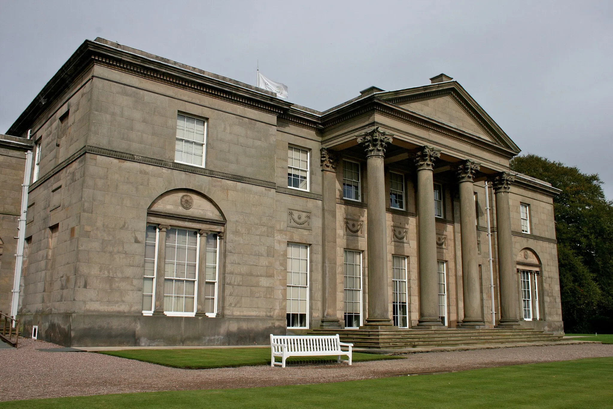 Photo showing: Tatton Hall at Tatton Park, UK, in 2009.