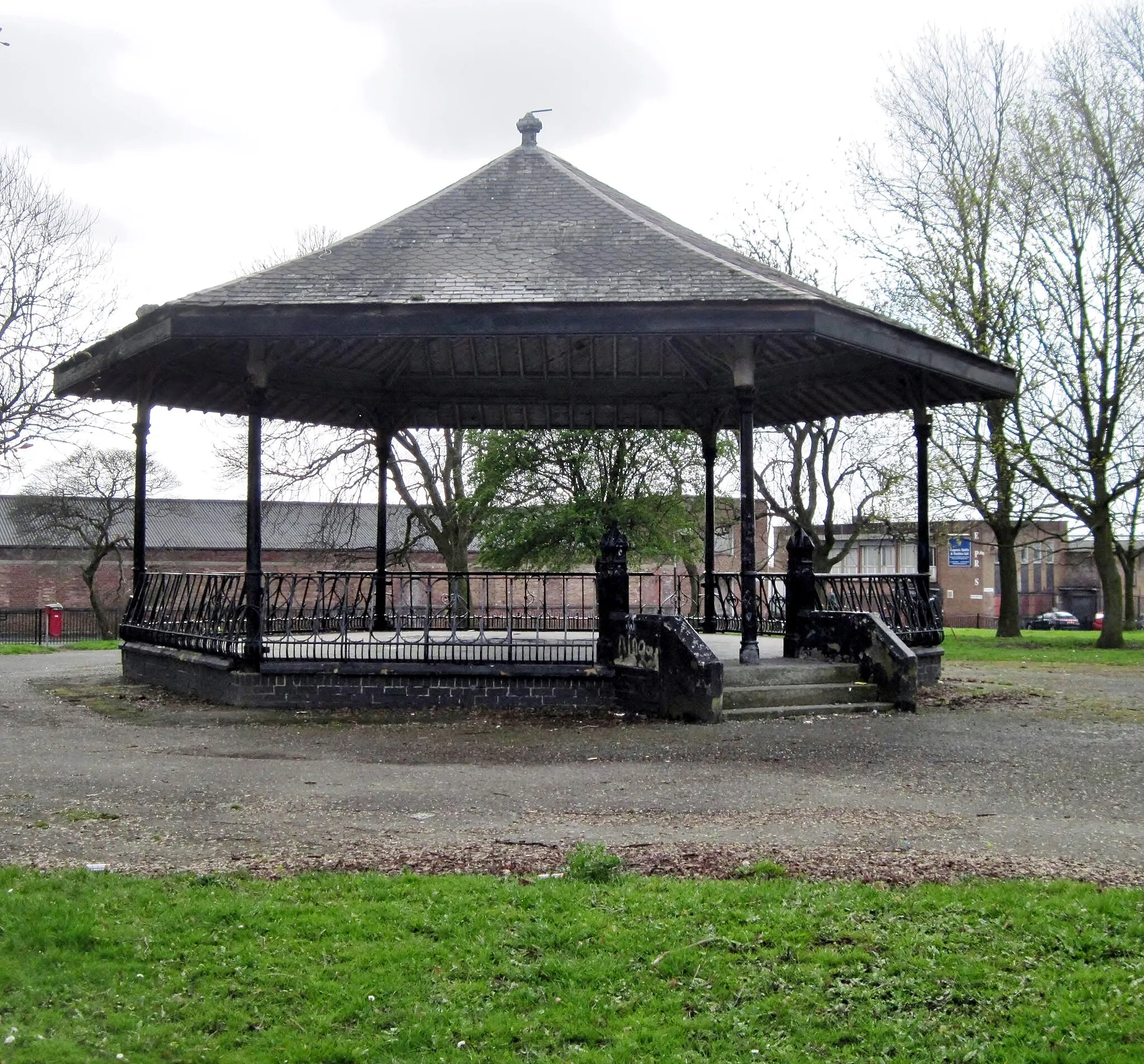 Photo showing: Photograph of the bandstand in Cheetham Park, Cheetham Hill, Manchester, England