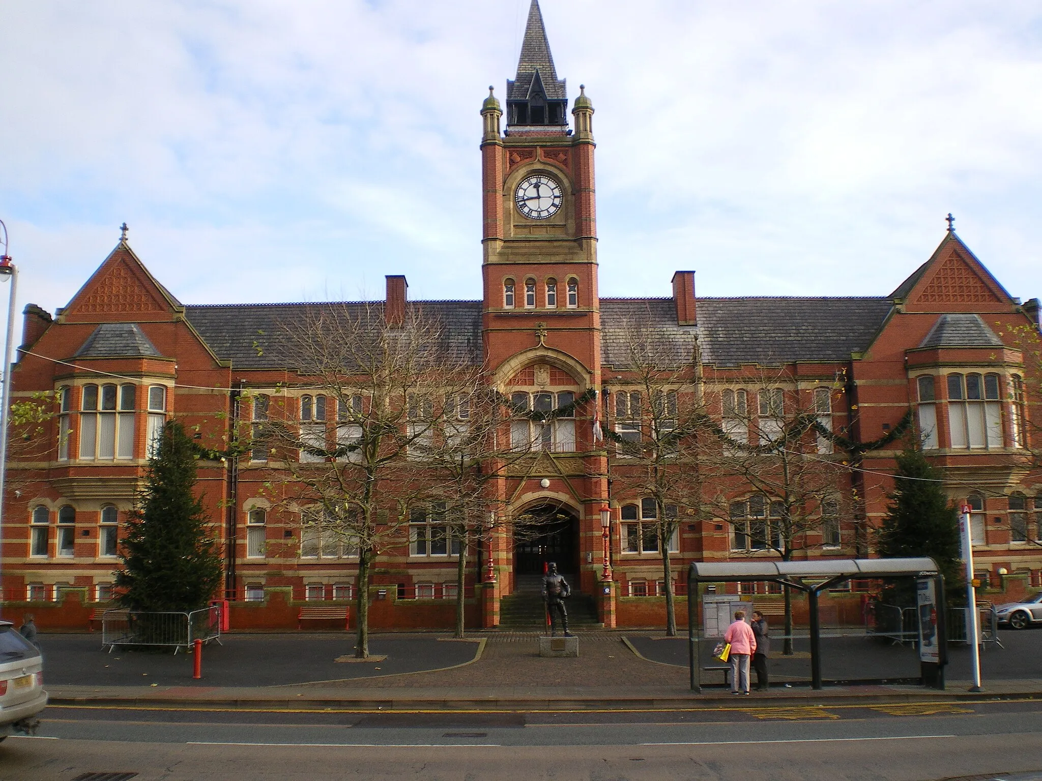 Photo showing: Dukinfield Town Hall, in Dukinfield, Greater Manchester, England.