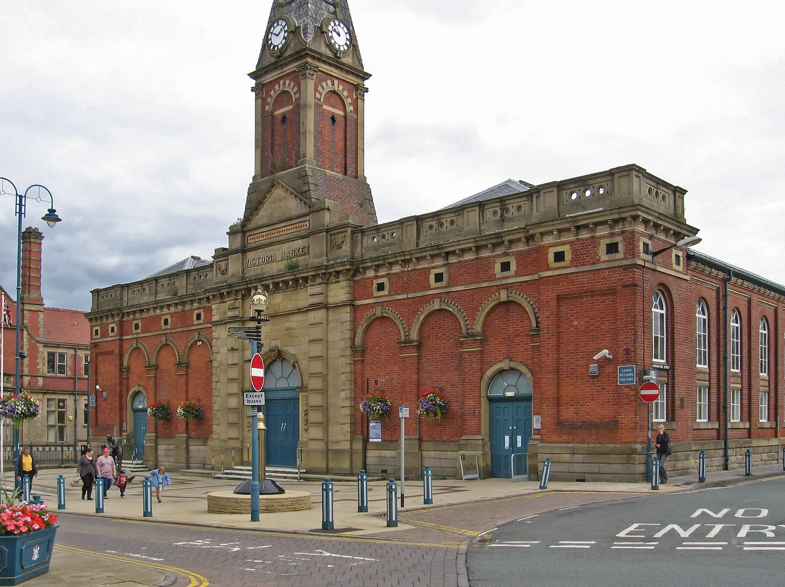 Photo showing: Stalybridge - Market Hall - Trinity Street frontage