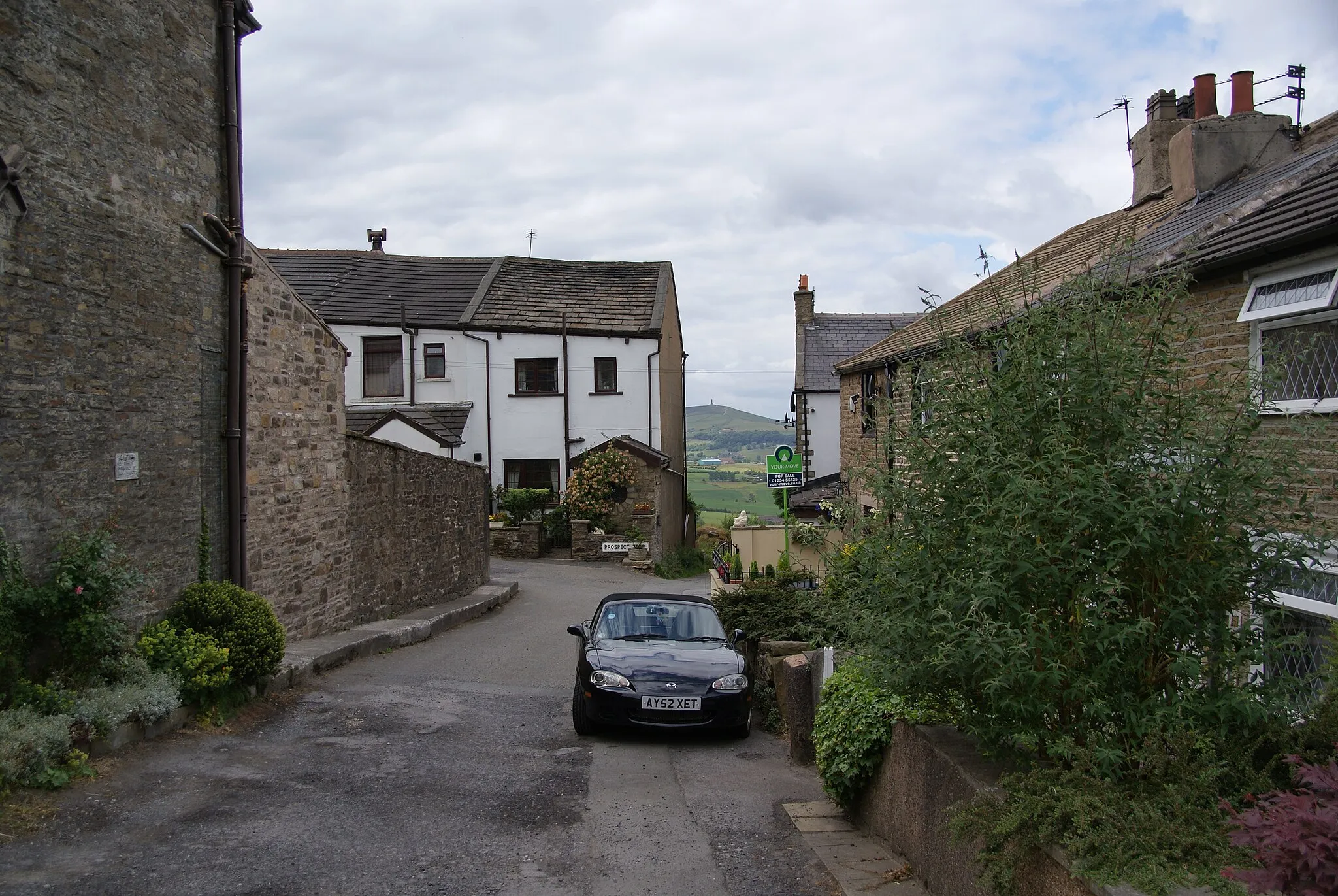 Photo showing: Lane leading to Prospect Terrace