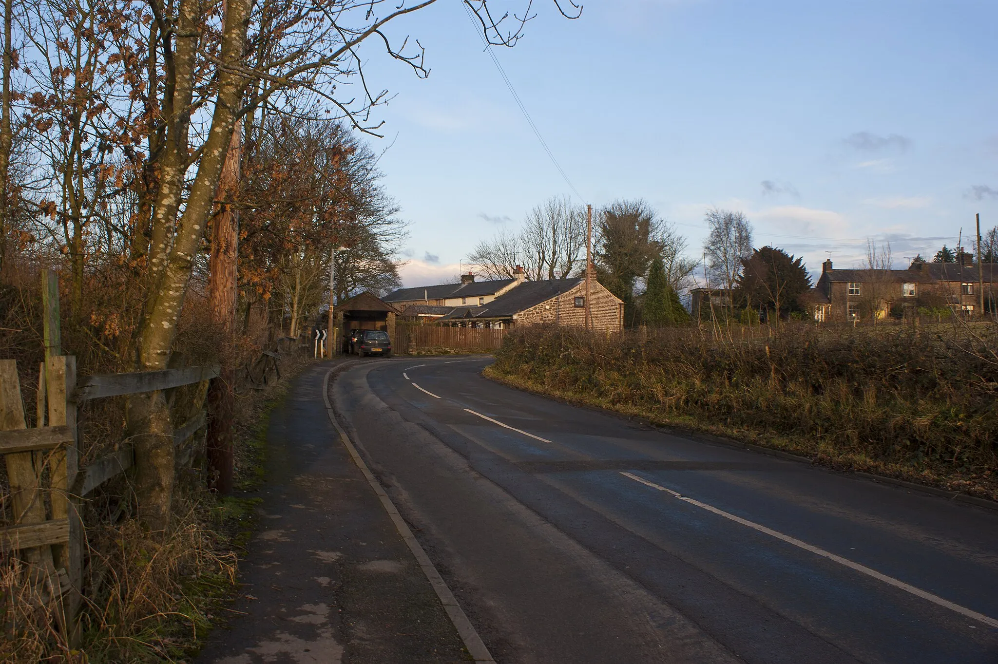 Photo showing: A bend in the road