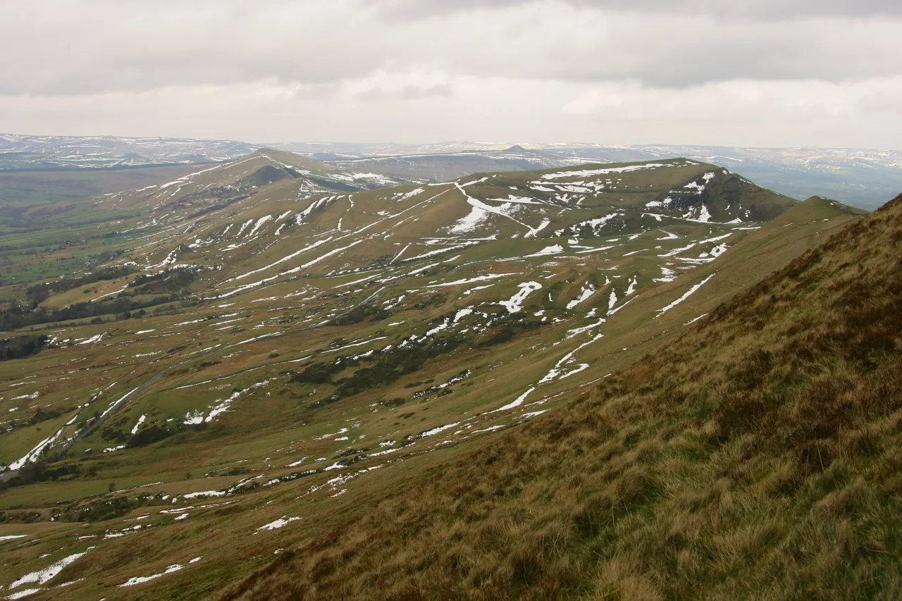 Photo showing: Mam Tor and the Vale of Edale from Rushup Edge