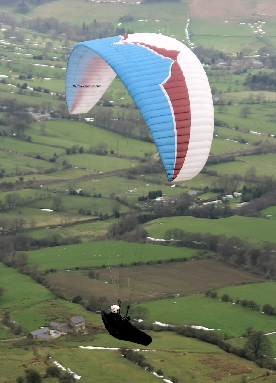 Photo showing: Paragliding on Rushup Edge