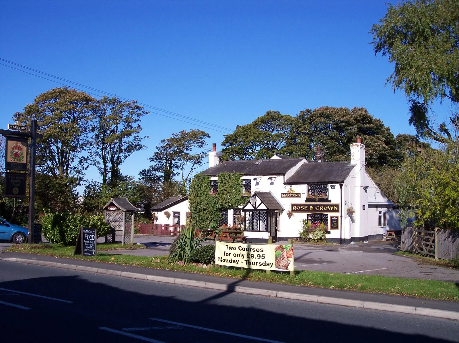 Photo showing: The Rose and Crown on Southport Road