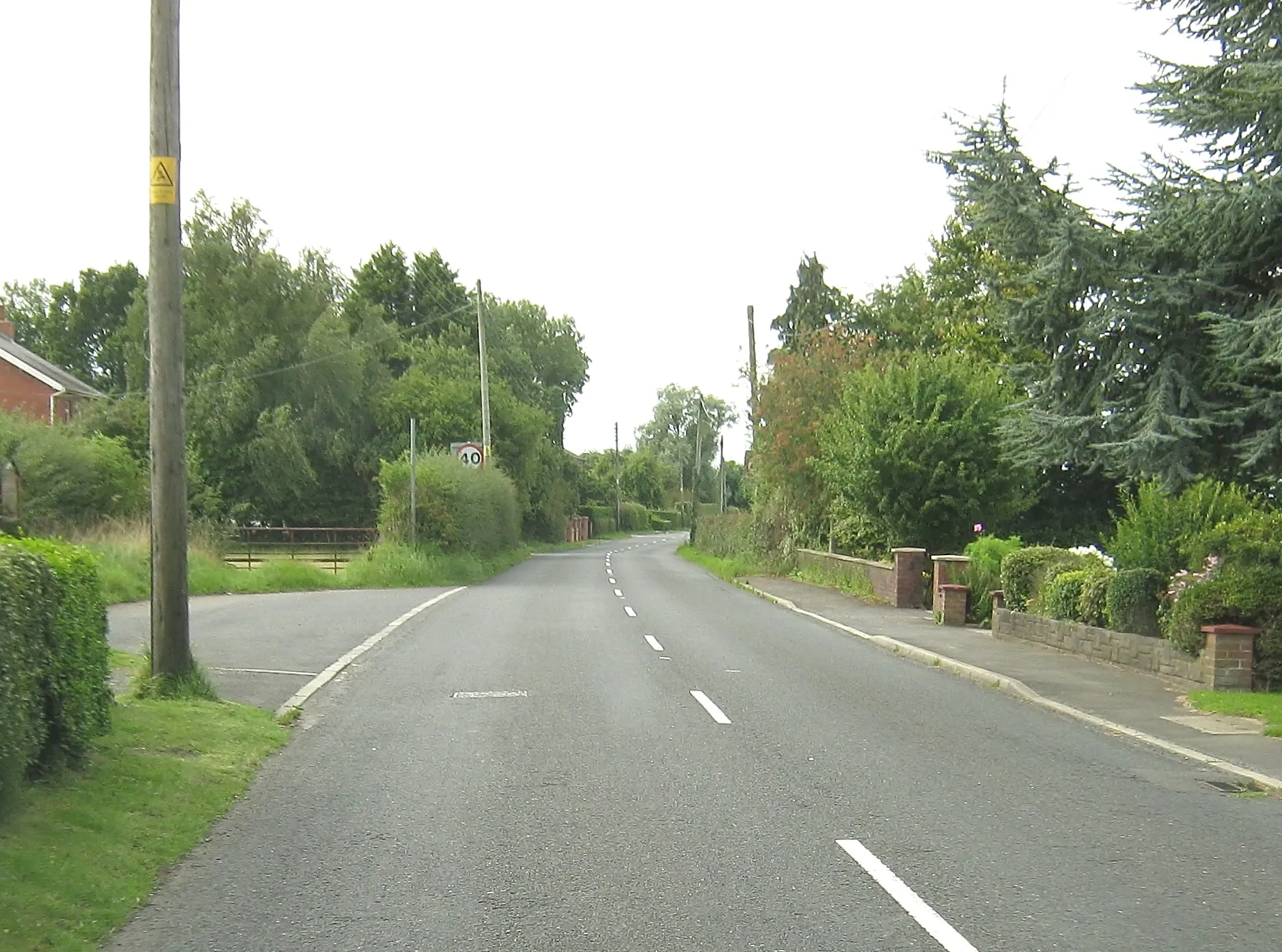 Photo showing: Approaching 40 mph, Ulnes Walton Lane