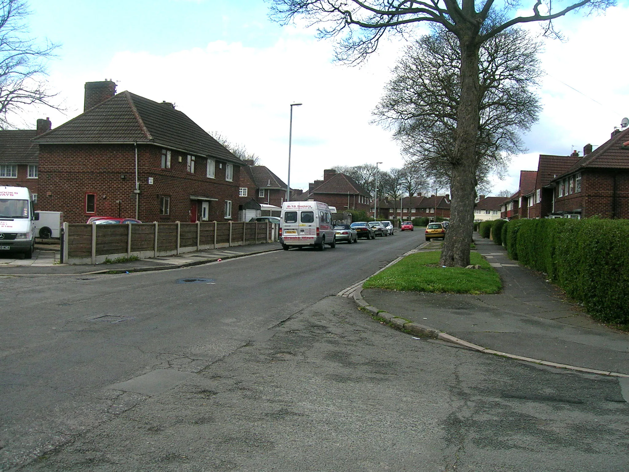 Photo showing: Some nice council homes that (the vast majority of them) were once Manchester City Council property until October 2006! :(