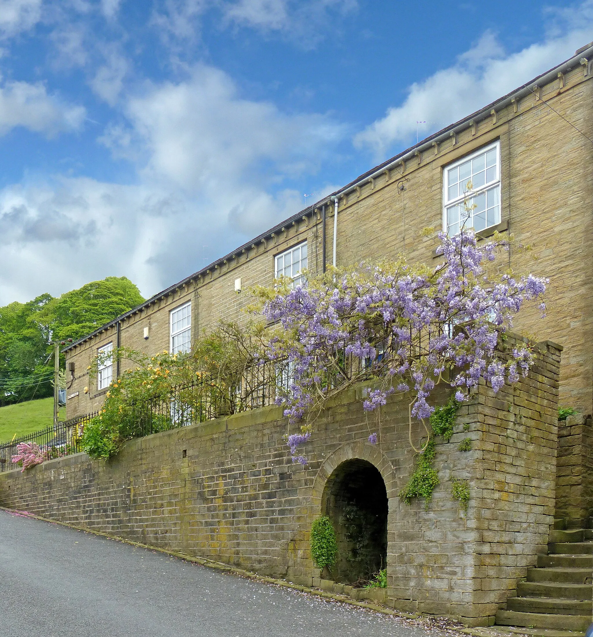 Photo showing: Apple House Terrace, Luddenden
