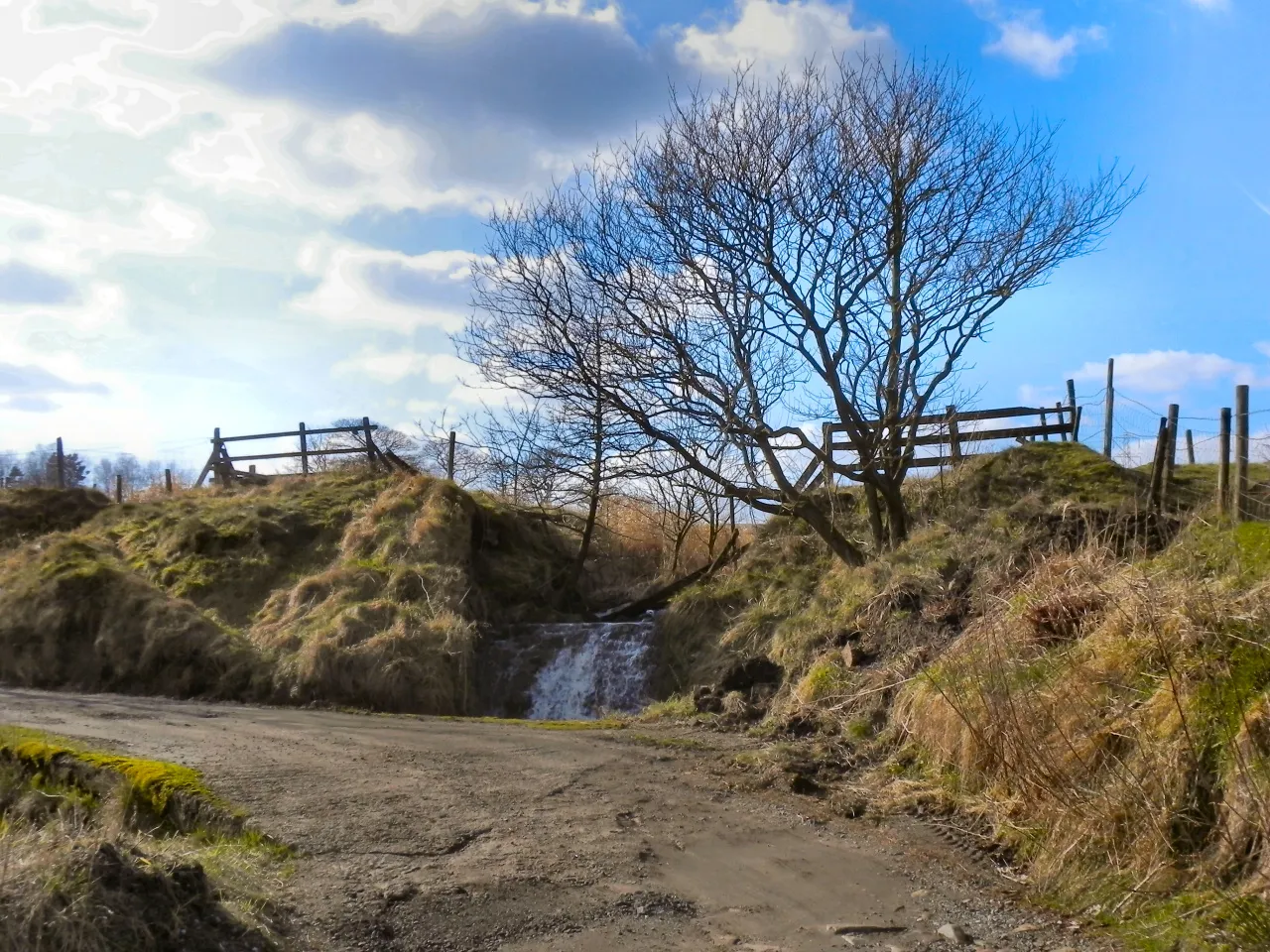 Photo showing: Clough House Brook