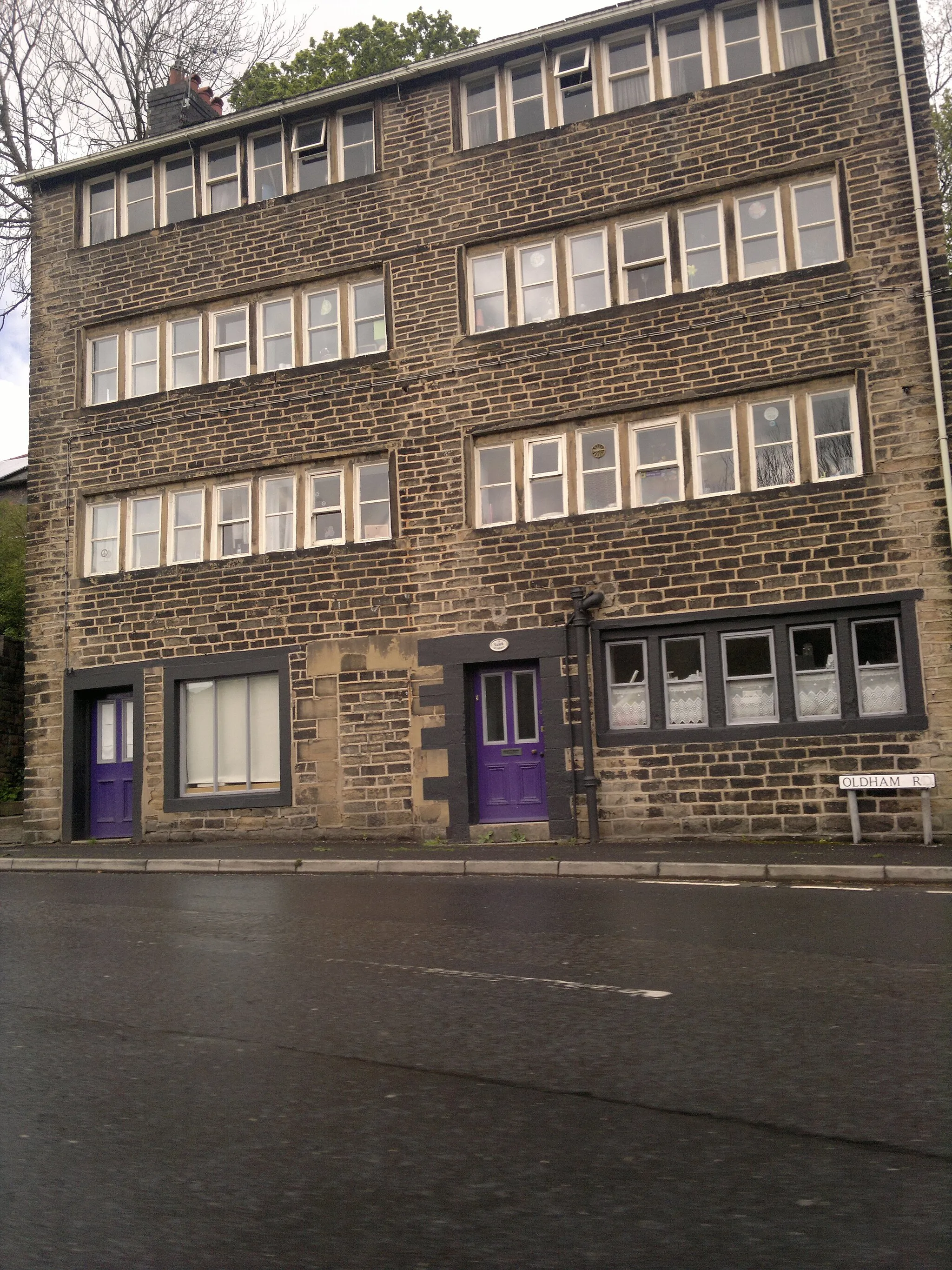 Photo showing: Photograph of 2 and 4 Oldham Road, Delph, Greater Manchester, England