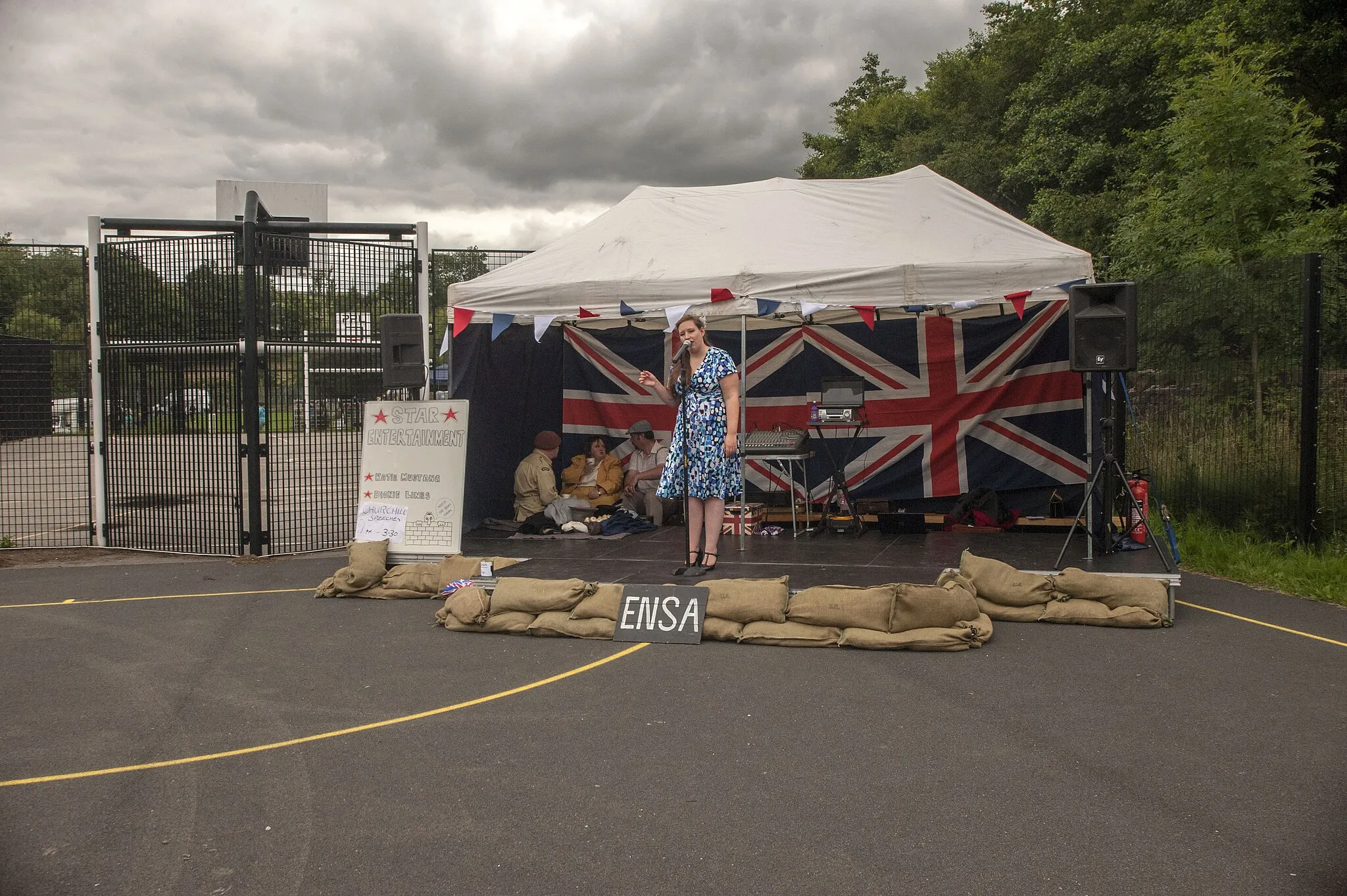 Photo showing: Yanks are back in Saddleworth 2013. An event first staged 12 years ago to celebrate the local filming of the Hollywood movie "Yanks" in 1979 starring Richard Gere. Many locations in Uppermill and neighbouring Dobcross were used in the film.