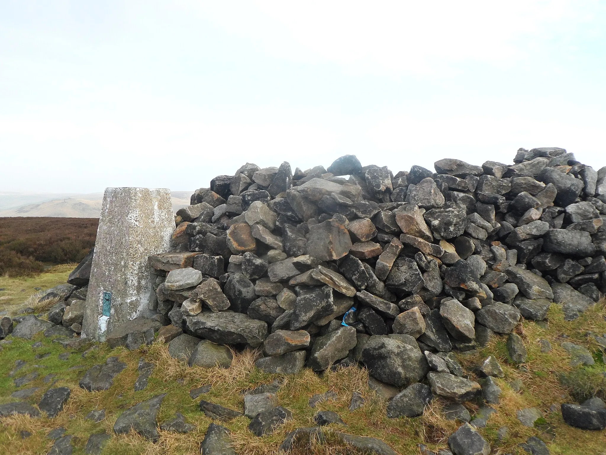 Photo showing: Alphin Triangulation Pillar and Shelter