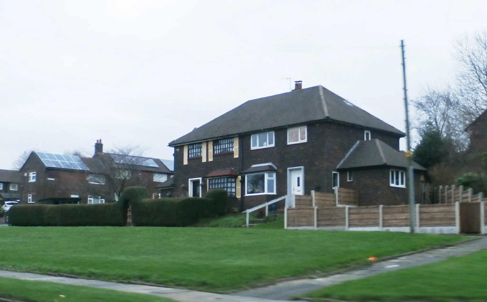 Photo showing: Housing on Huddersfield Road