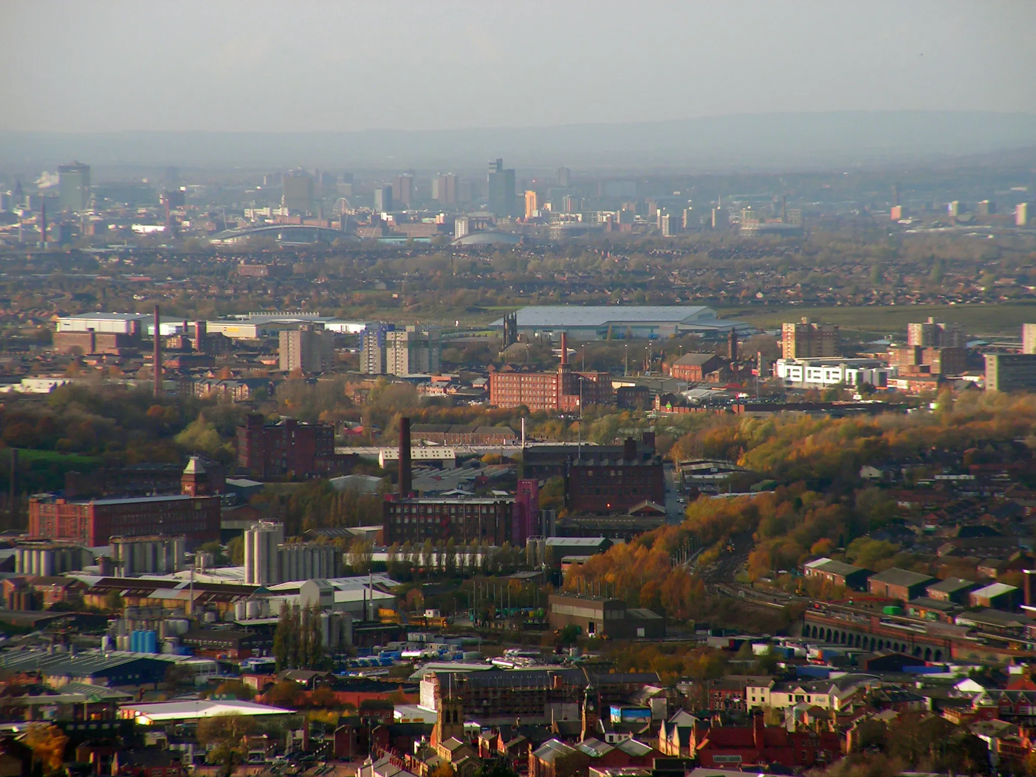 Photo showing: Stalybridge in Greater Manchester, England, as viewed from Hollingworthhall Moor. The City of Manchester is seen beyond (westerly) in the background.