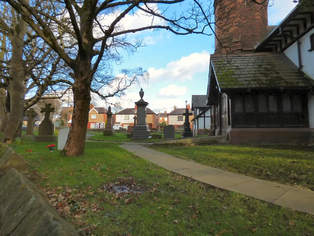 Photo showing: St Mary's Churchyard