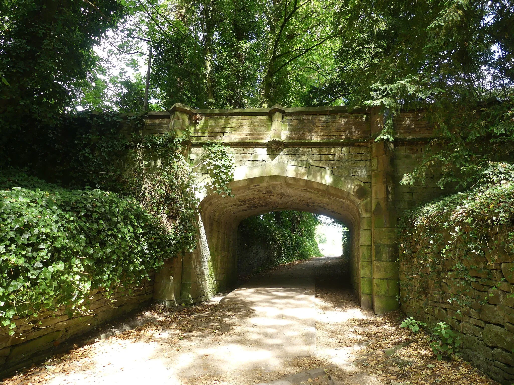 Photo showing: Grade II listed bridge in the Metropolitan Borough of Stockport. Listed as "Road bridge immediately adjacent to Oakwood Hall Lodge". Wikidata has entry Road bridge immediately adjacent to Oakwood Hall Lodge (Q26535363) with data related to this item.