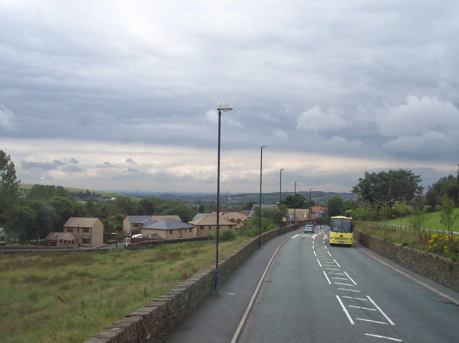 Photo showing: Oldham Road at Grotton