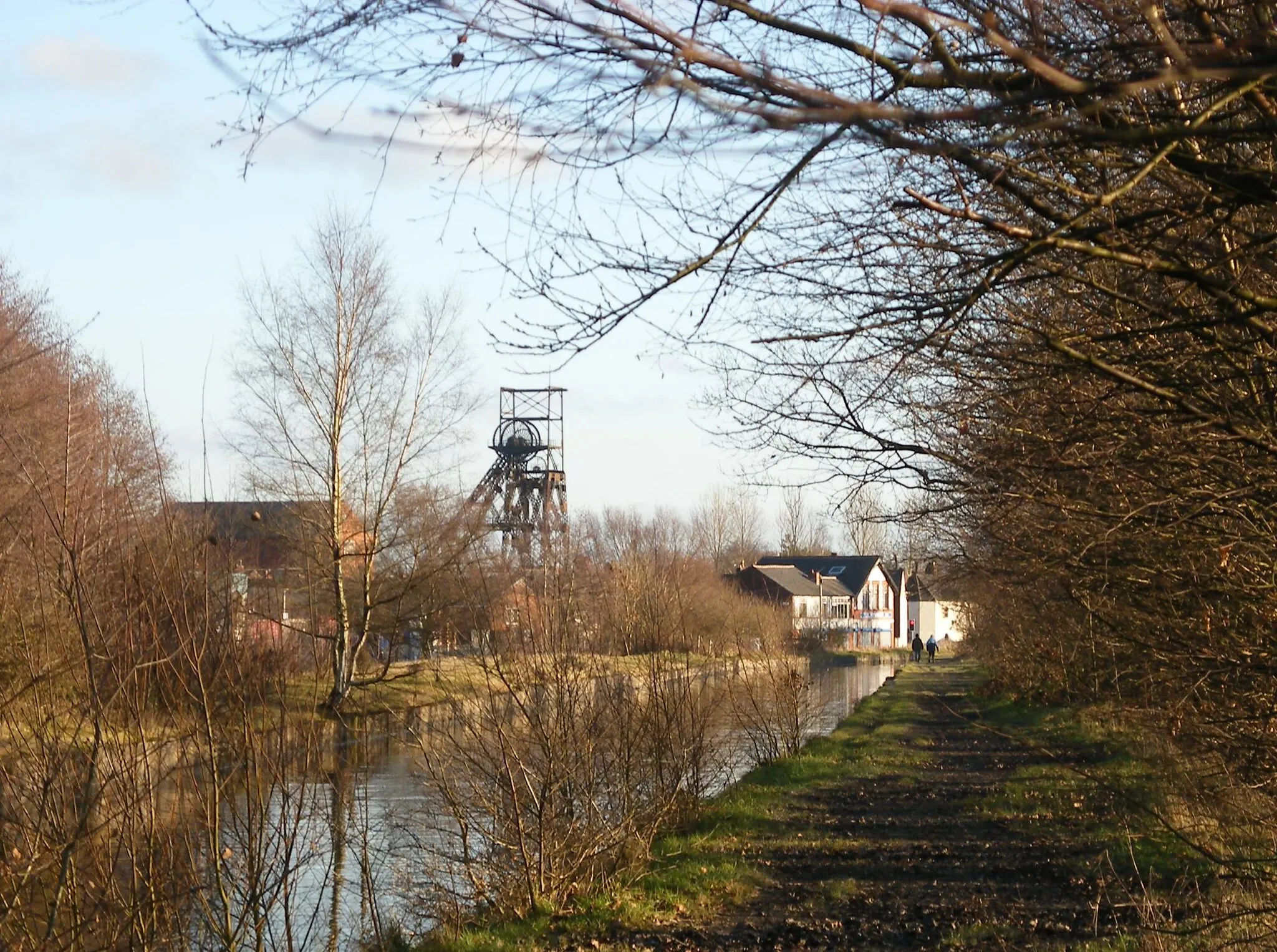 Photo showing: The Bridgewater Canal and Astley Green Colliery headgear in Astley, Greater Manchester, England.