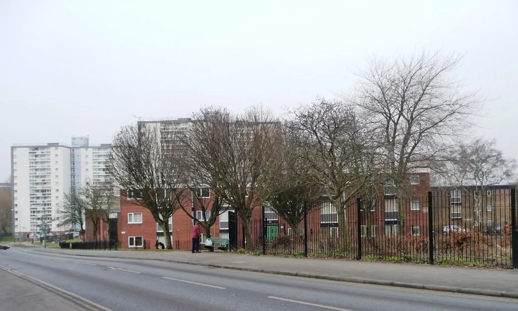 Photo showing: Contrasting flats in Scholes, Wigan