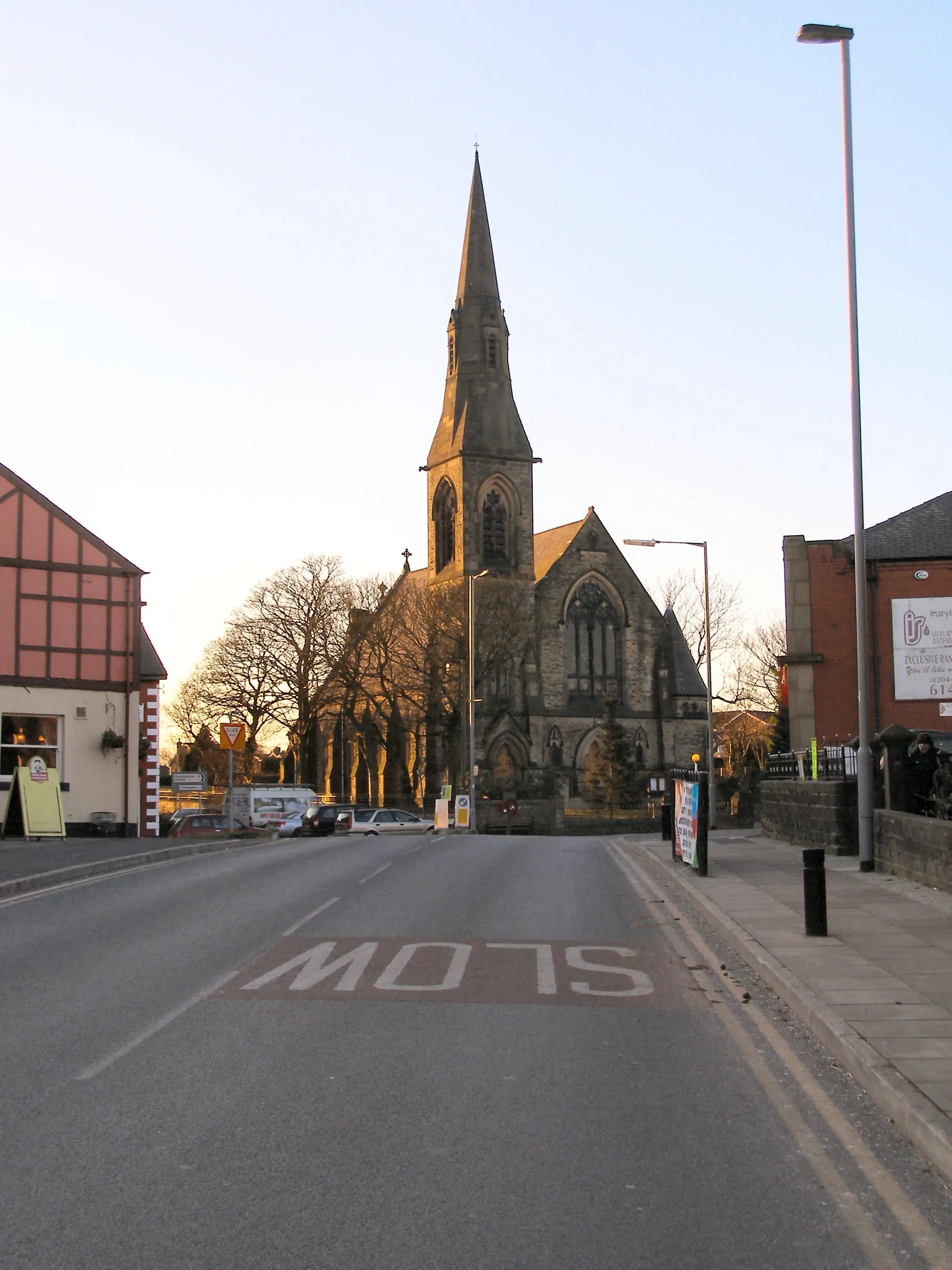 Photo showing: Brandlesholme Road and URC, Greenmount Looking along Brandlesholme Road to Greenmount United Reformed Church on Holcombe Road.