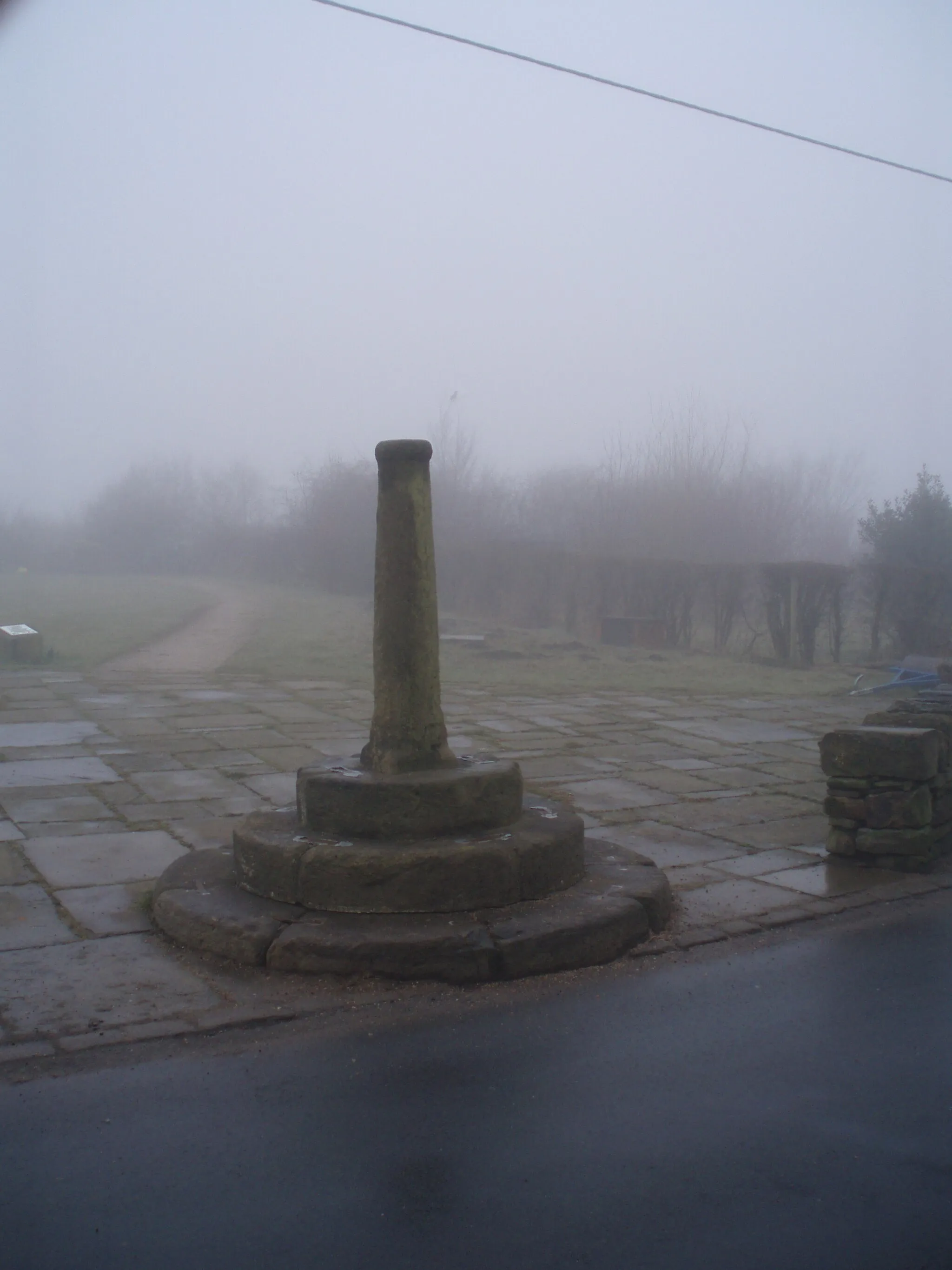 Photo showing: Stone Cross Affetside