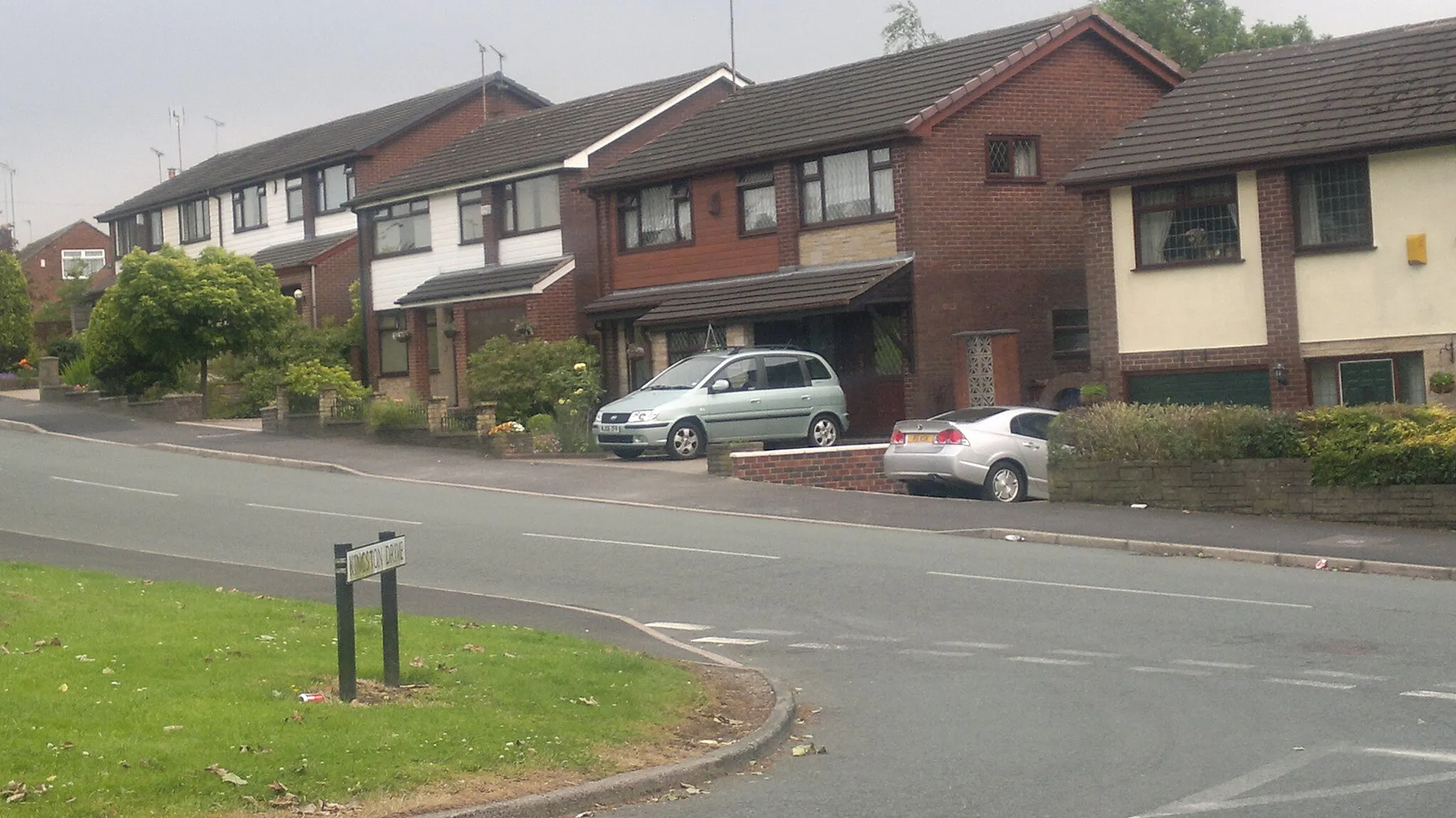 Photo showing: Oozewood Road, Royton