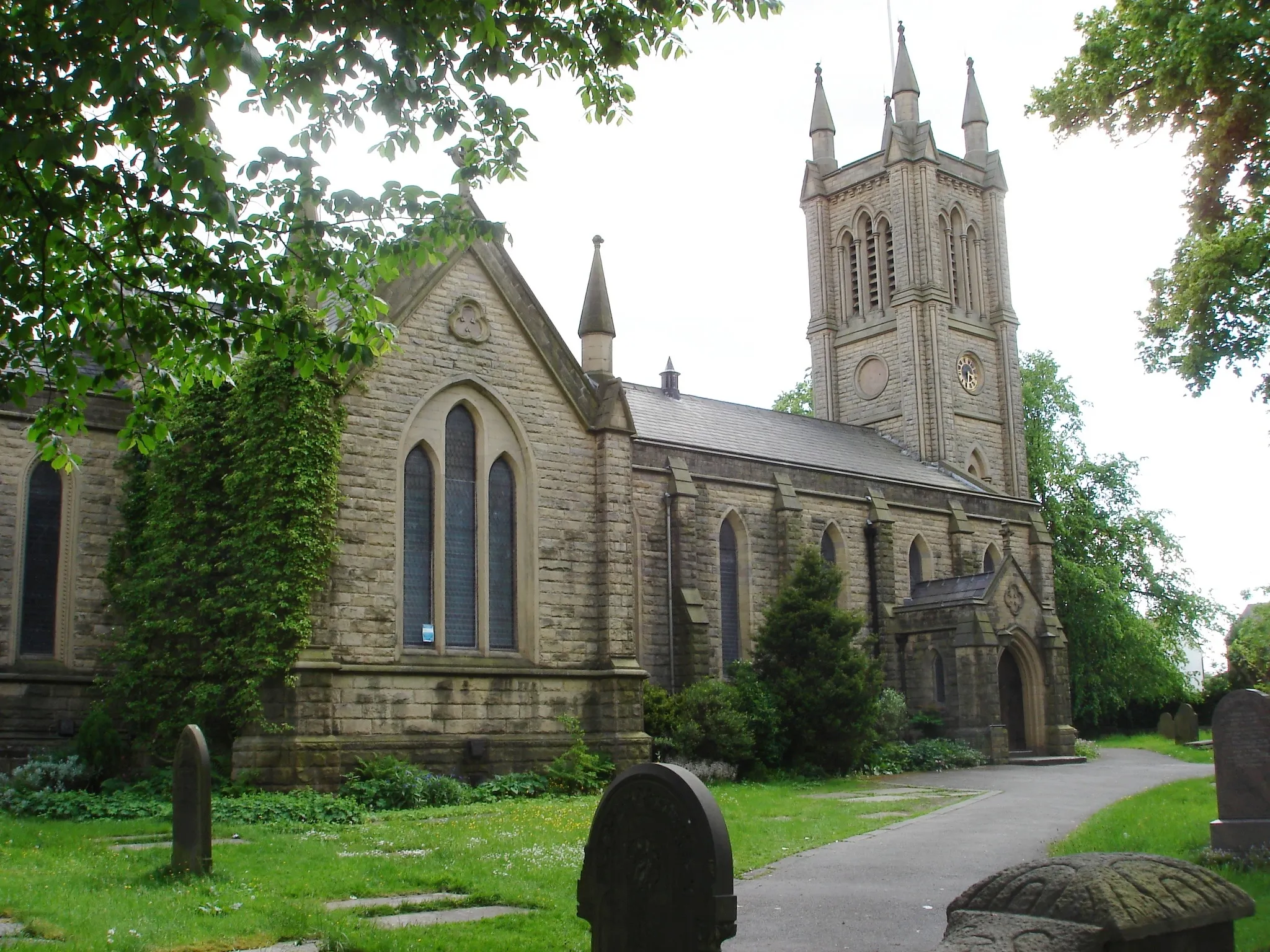 Photo showing: Halliwell parish church, built 1838.